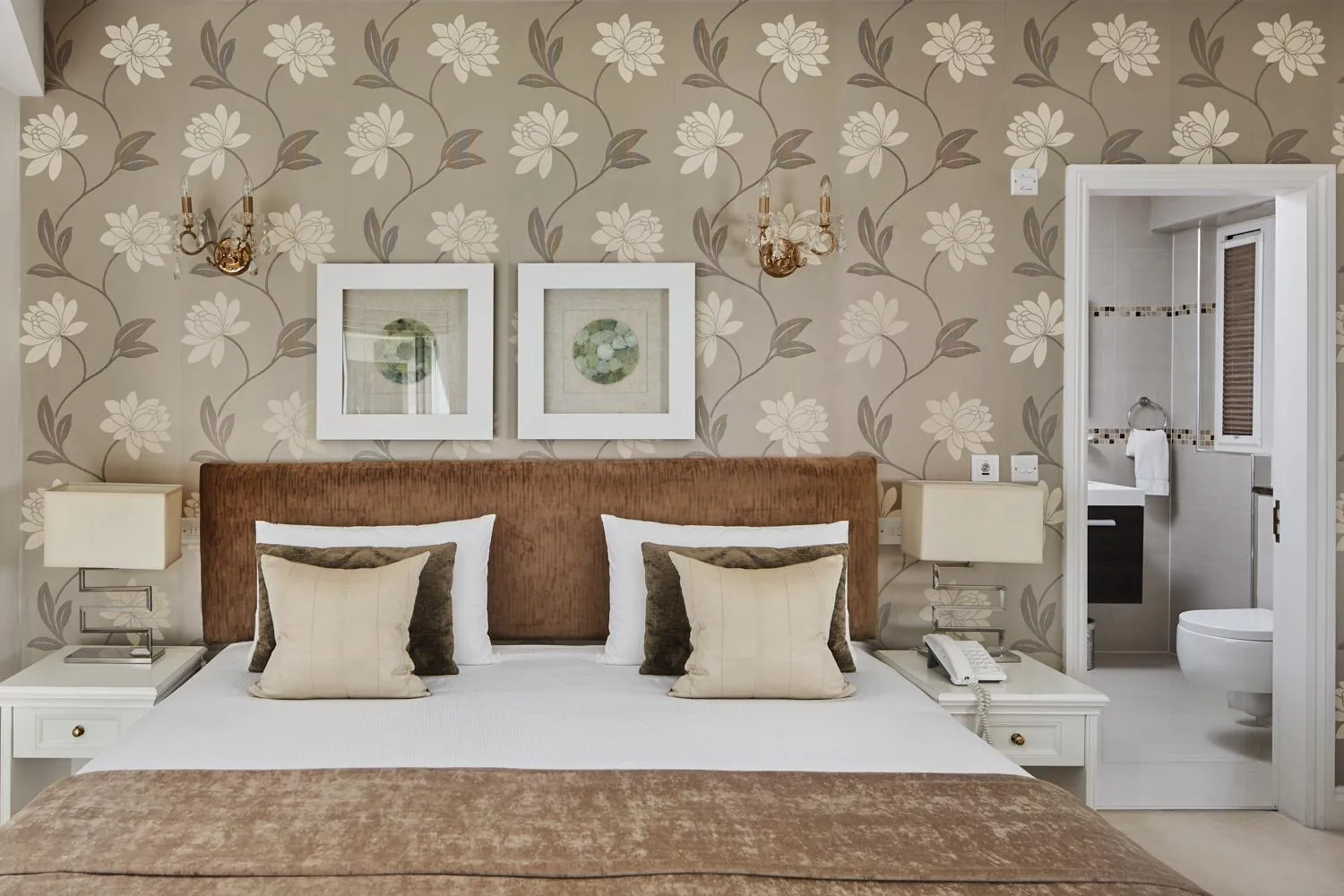 Bed in Arlington House Apartments