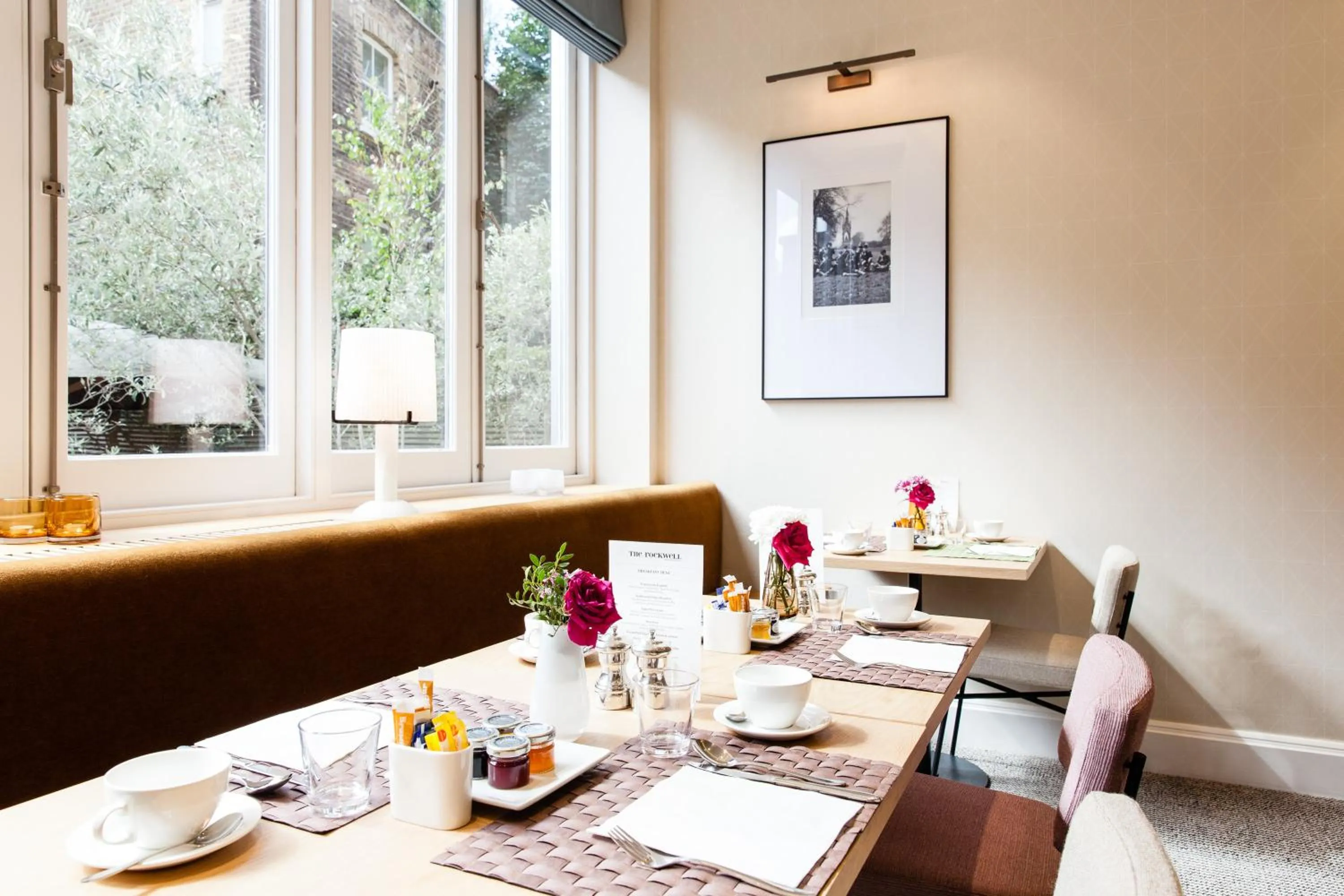 Restaurant/places to eat in The Rockwell