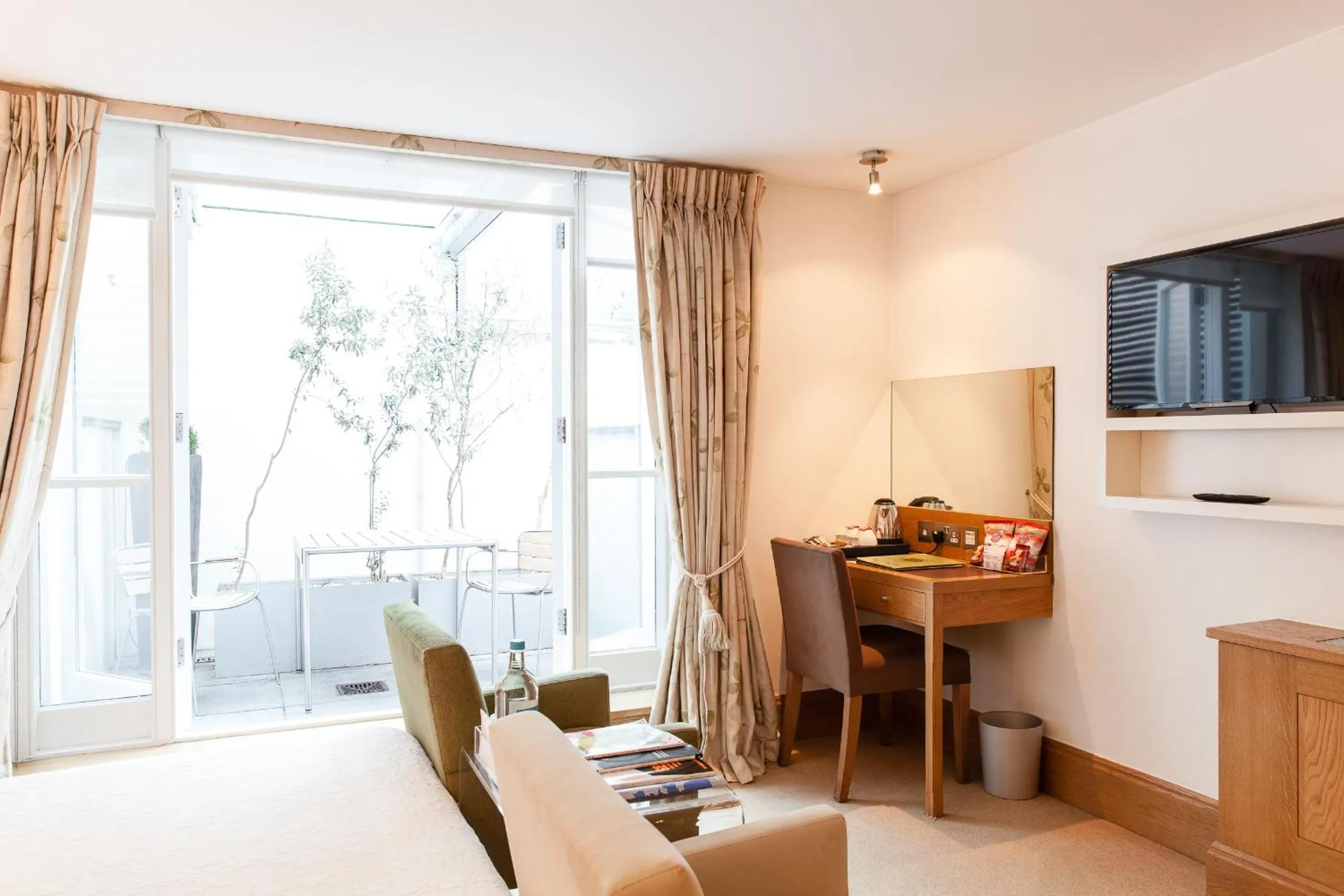 Bedroom, Bed in The Rockwell