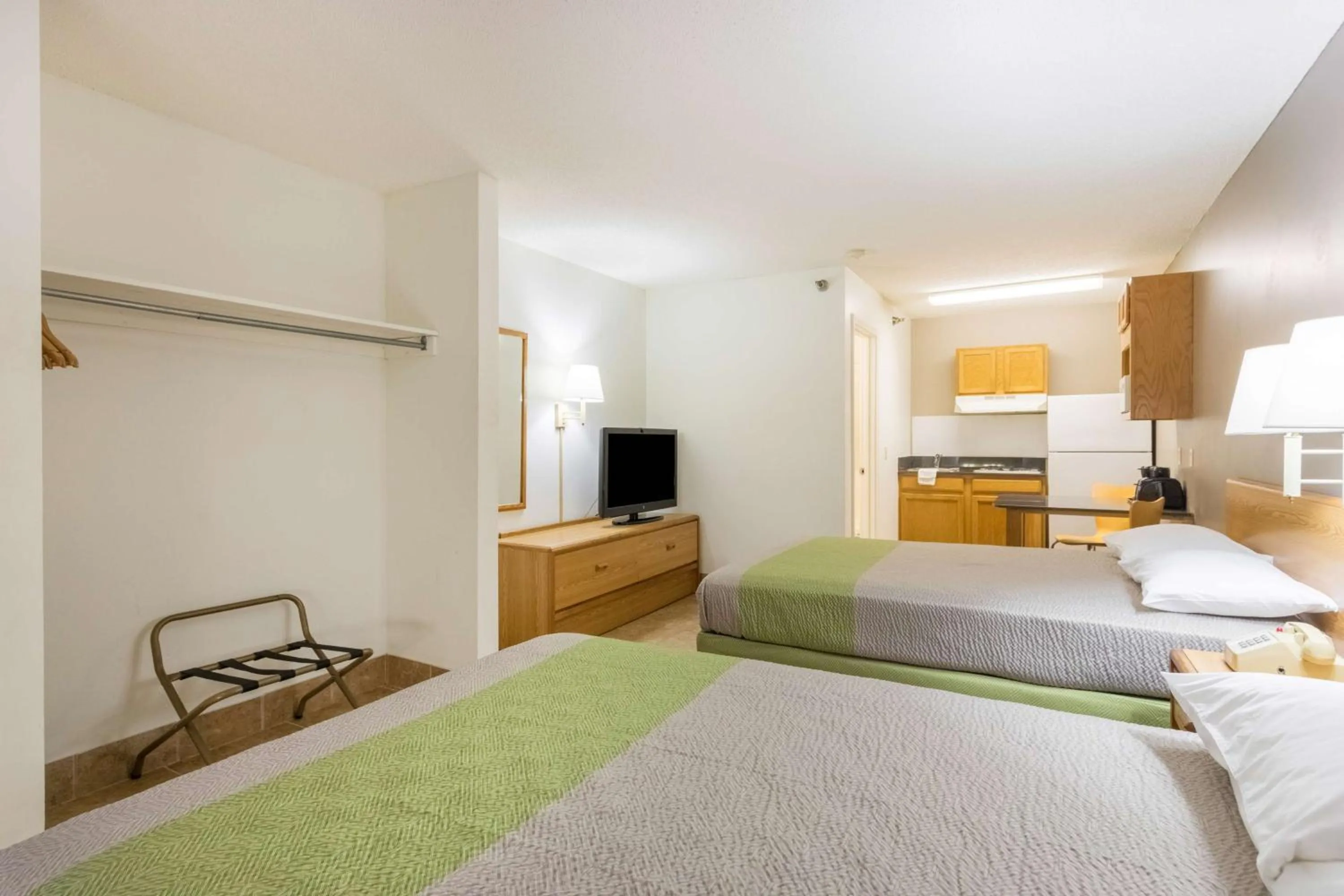 TV and multimedia, Bed in Studio 6-Statesboro, GA