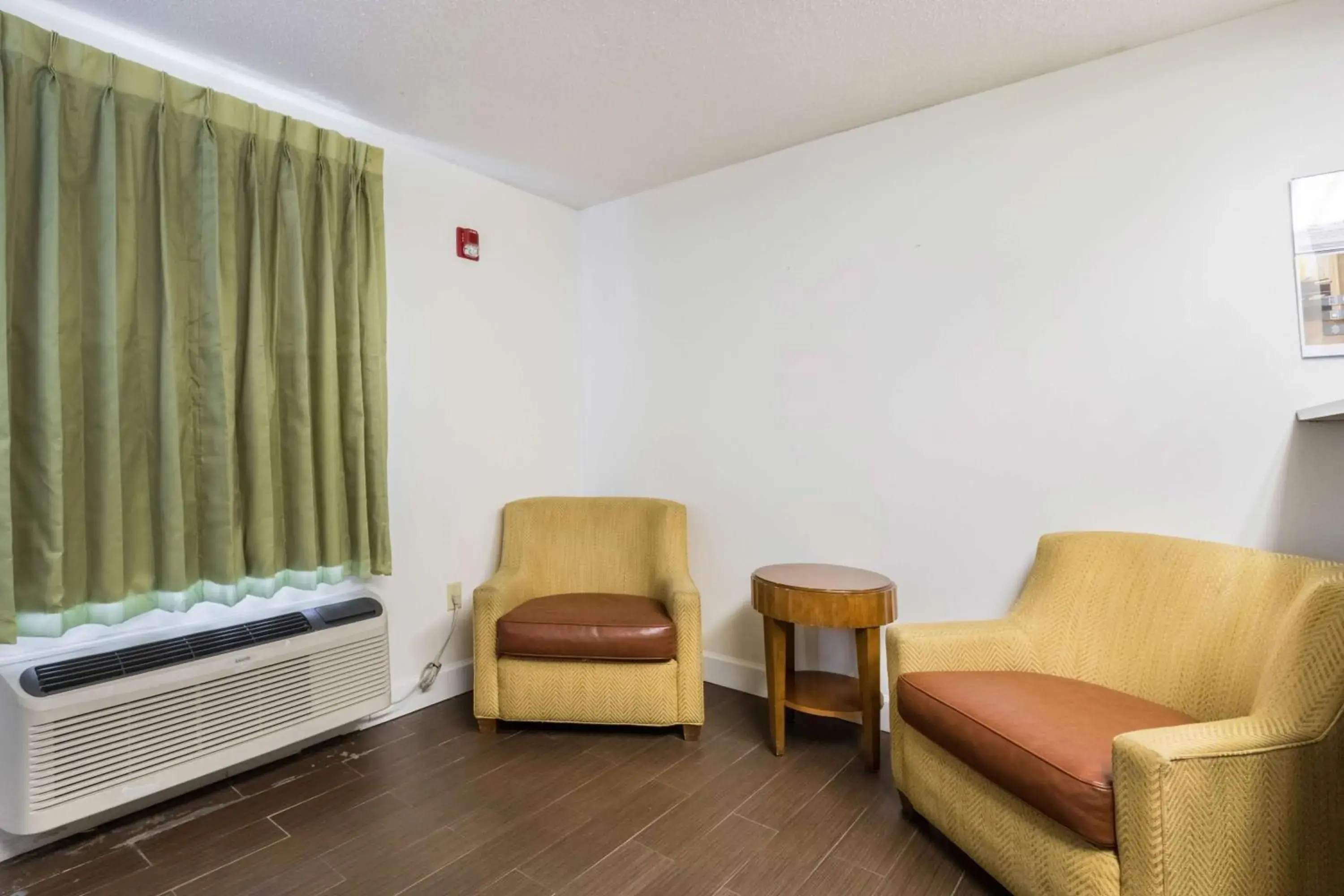 Lobby or reception in Studio 6-Statesboro, GA Lobby or reception in Studio 6-Statesboro, GA