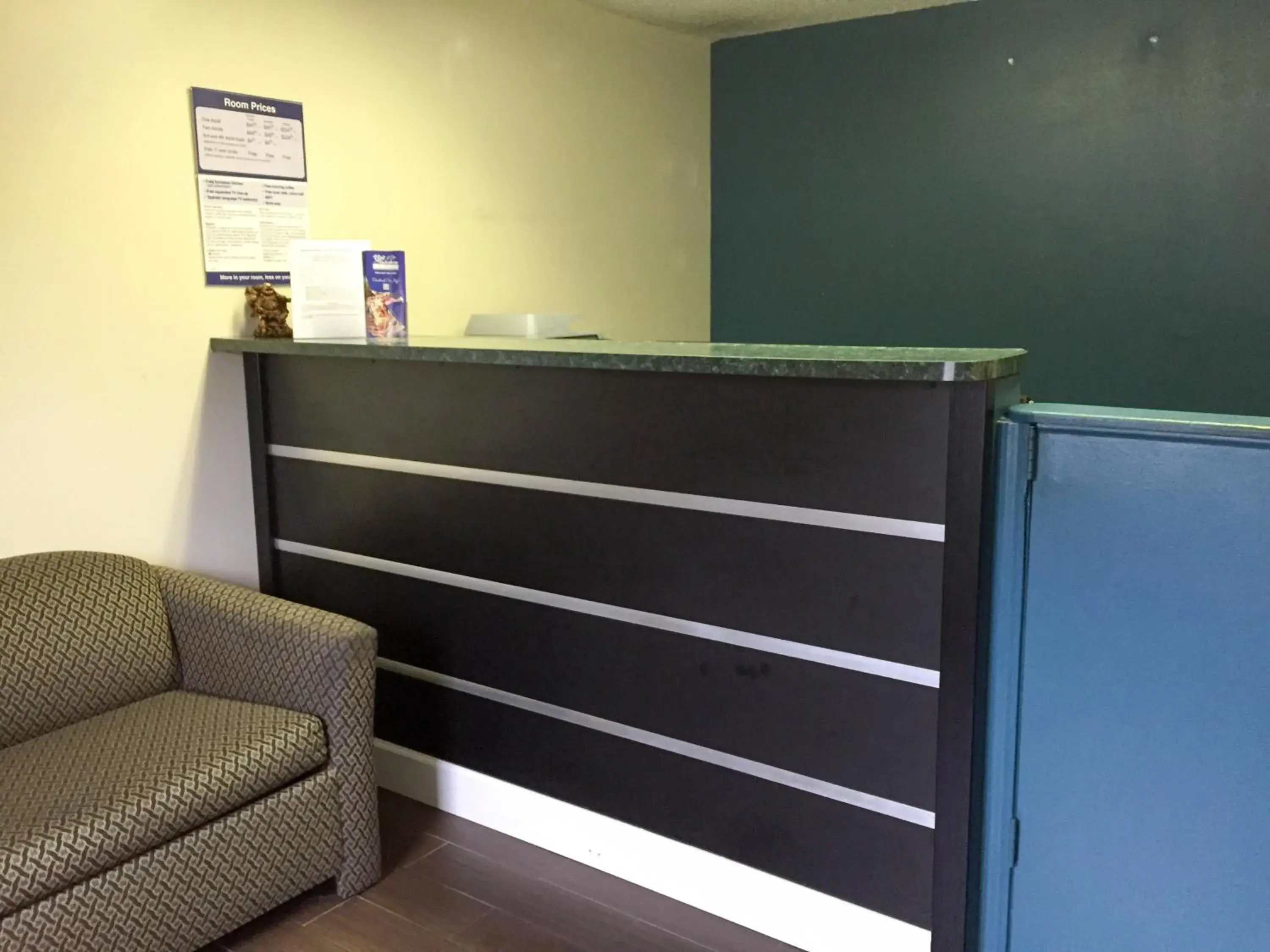 Lobby or reception in Studio 6-Statesboro, GA Lobby or reception in Studio 6-Statesboro, GA