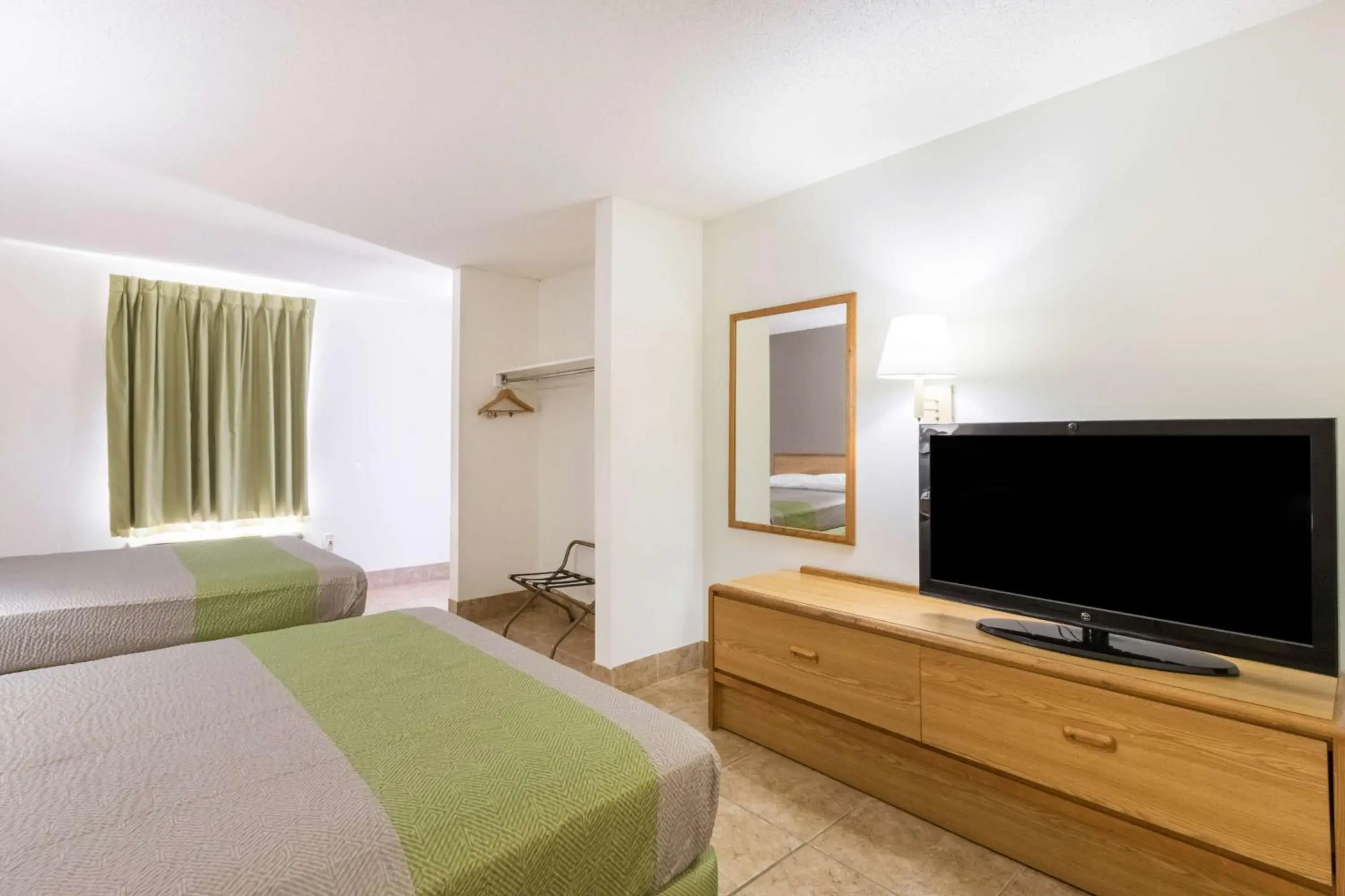 TV and multimedia, Bed in Studio 6-Statesboro, GA TV and multimedia, Bed in Studio 6-Statesboro, GA