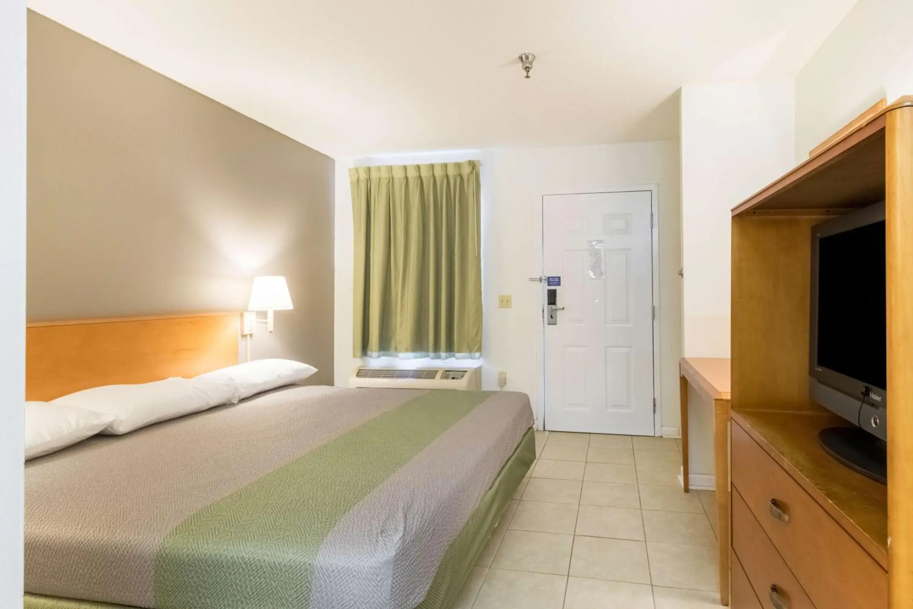 TV and multimedia, Bed in Studio 6-Statesboro, GA TV and multimedia, Bed in Studio 6-Statesboro, GA