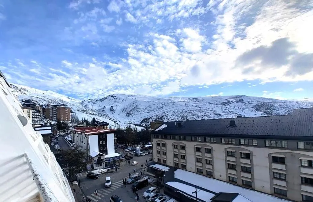 TODOSIERRANEVADA ZONA BAJA - MONTBLANC VISTAS A LA MONTANA - Junto a los Telecabinas