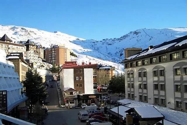 TODOSIERRANEVADA ZONA BAJA - MONTBLANC VISTAS A LA MONTANA - Junto a los Telecabinas