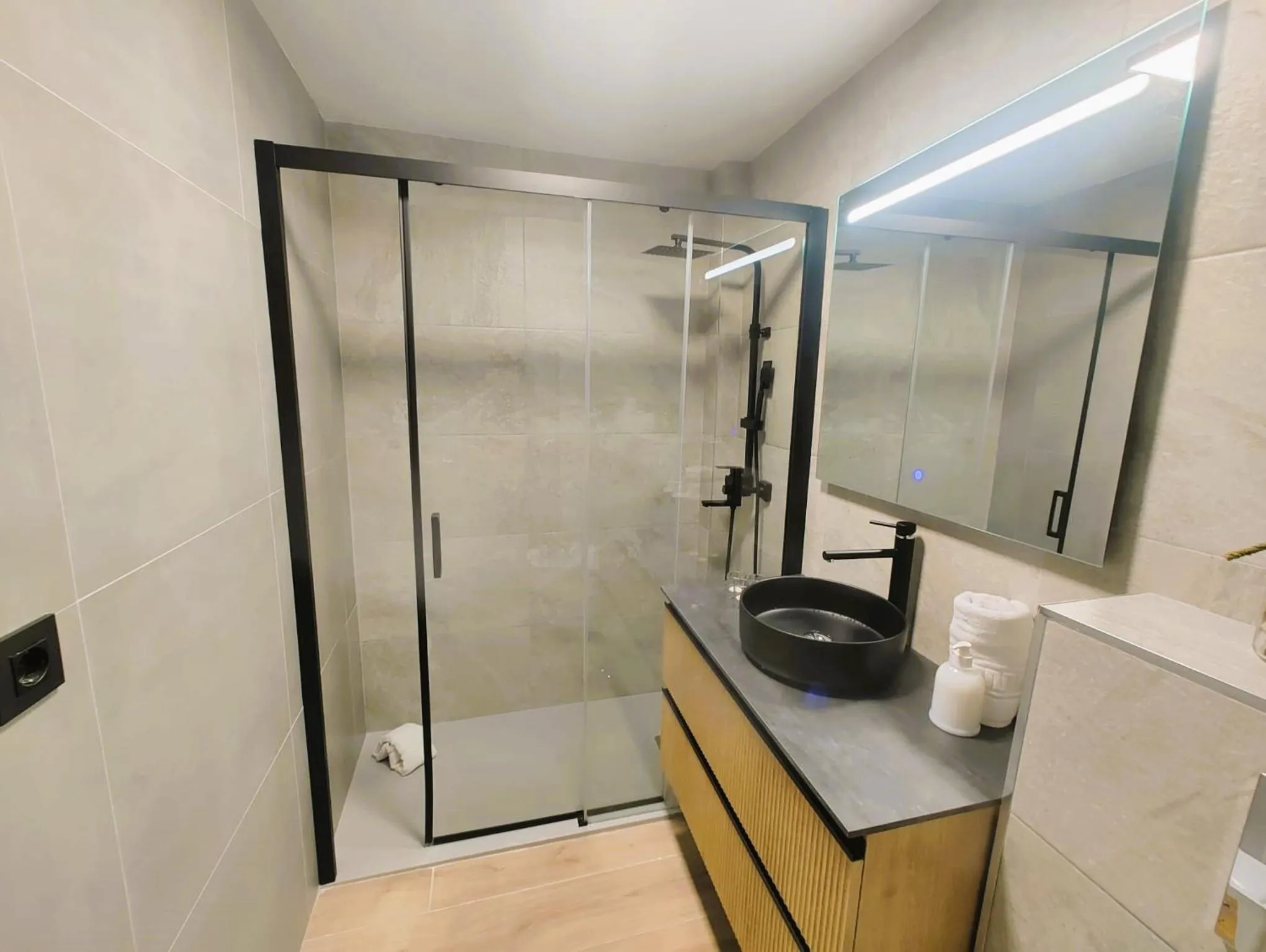 TODOSIERRANEVADA ZONA BAJA - MONTBLANC VISTAS A LA MONTANA - Junto a los Telecabinas