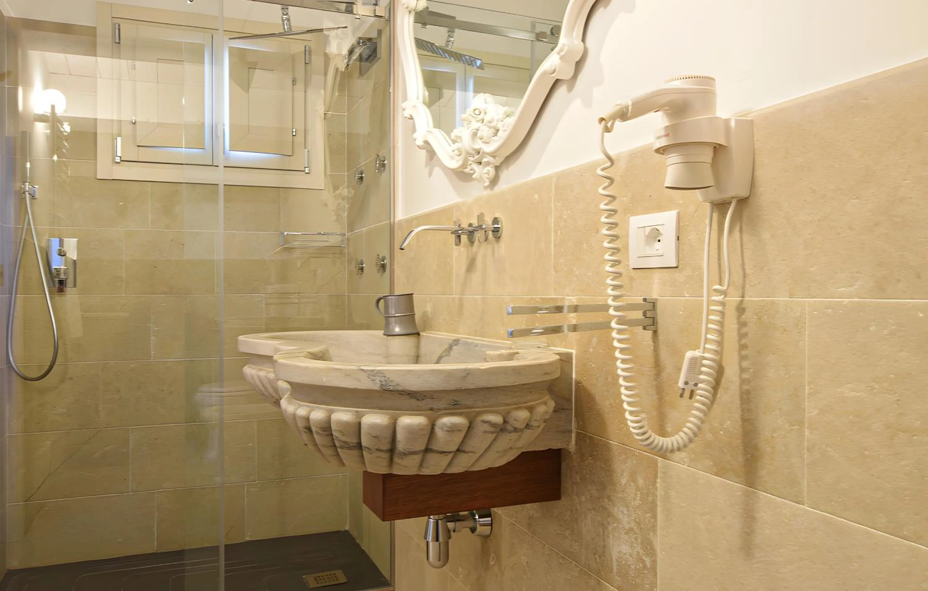 Shower in Dimora di Catullo - Ospitalità di Charme