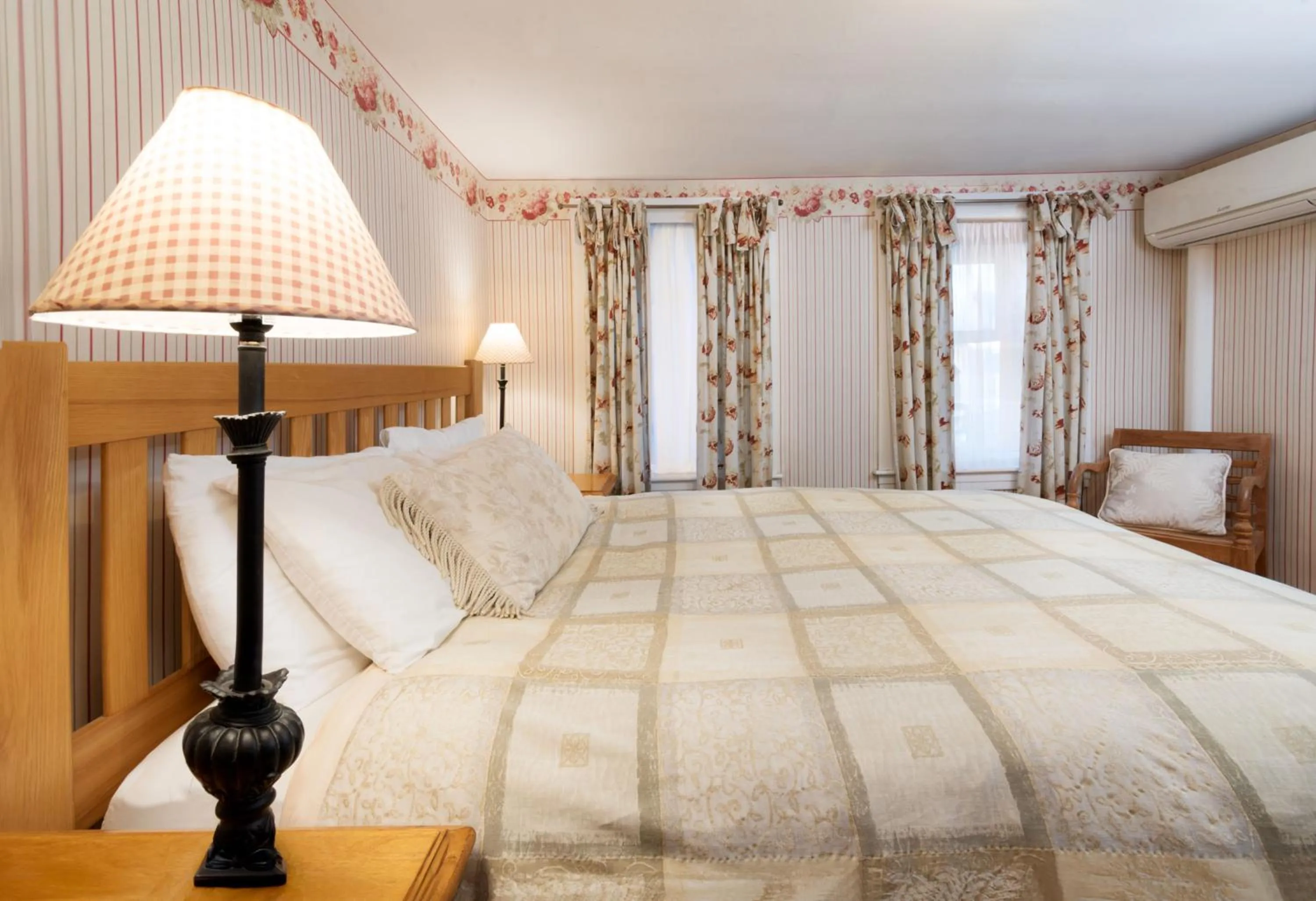 Bed in The Monadnock Inn