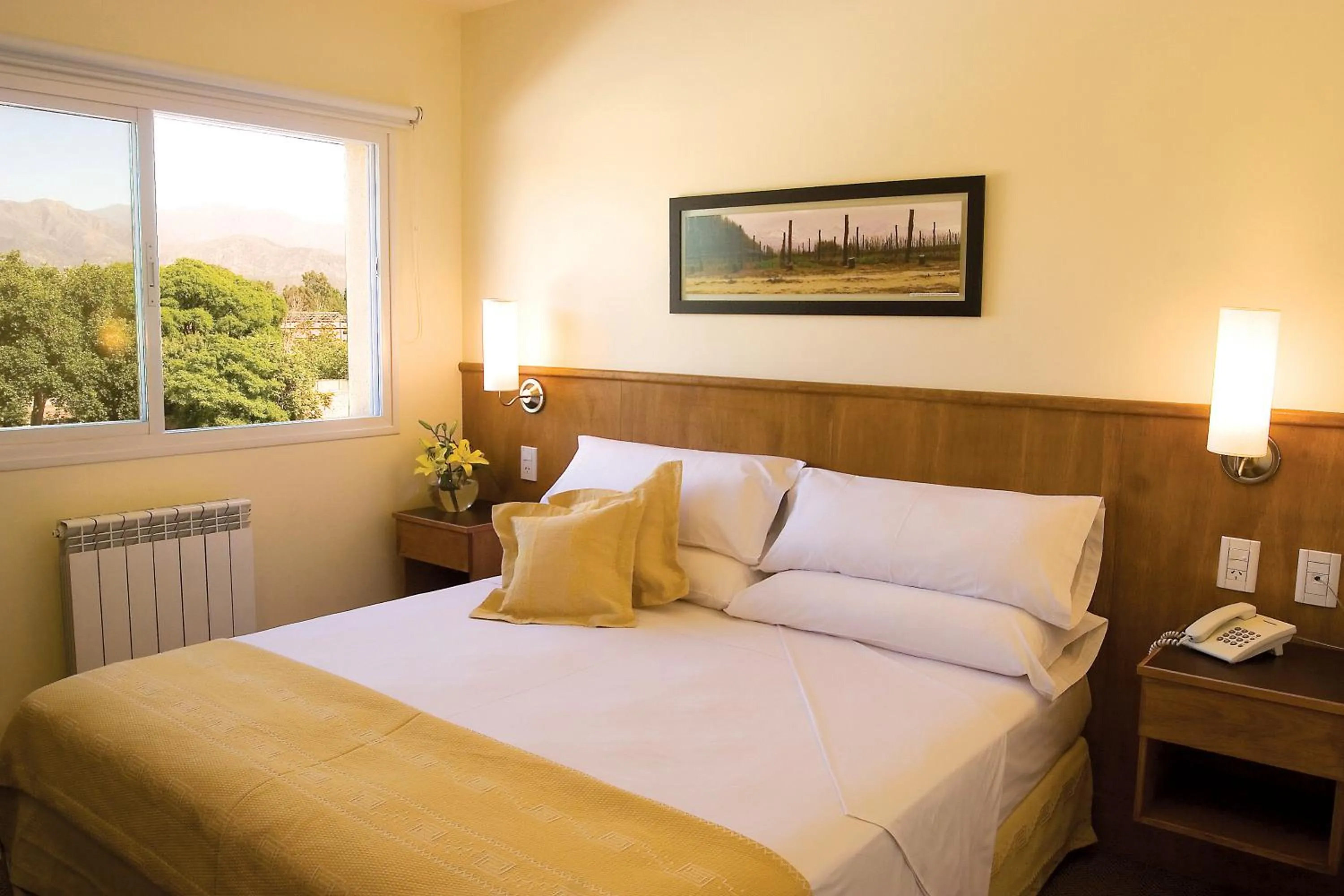 Bed in Urbana Class Hotel