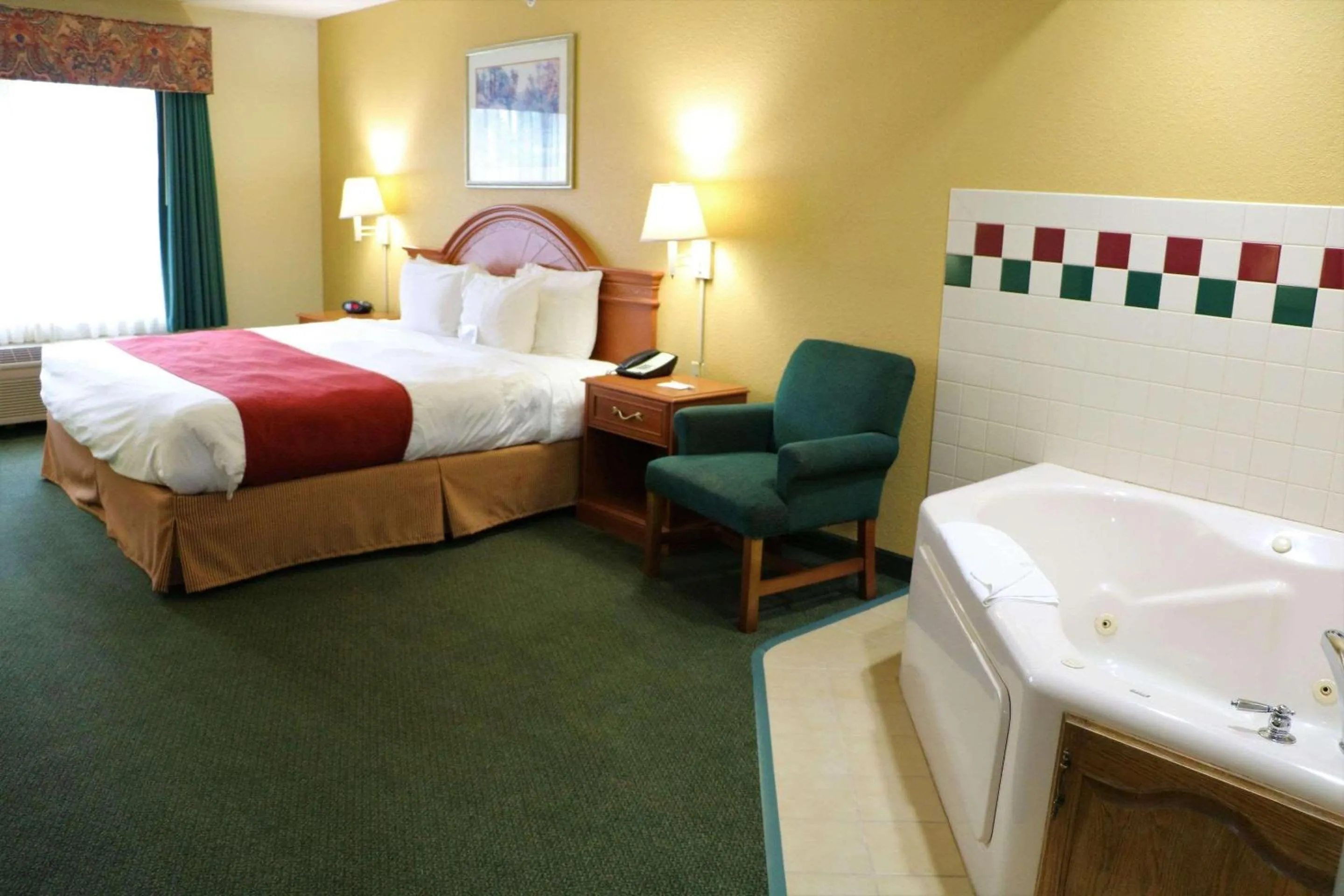 Bedroom, Bed in Country Inn & Suites by Radisson, Stockton, IL
