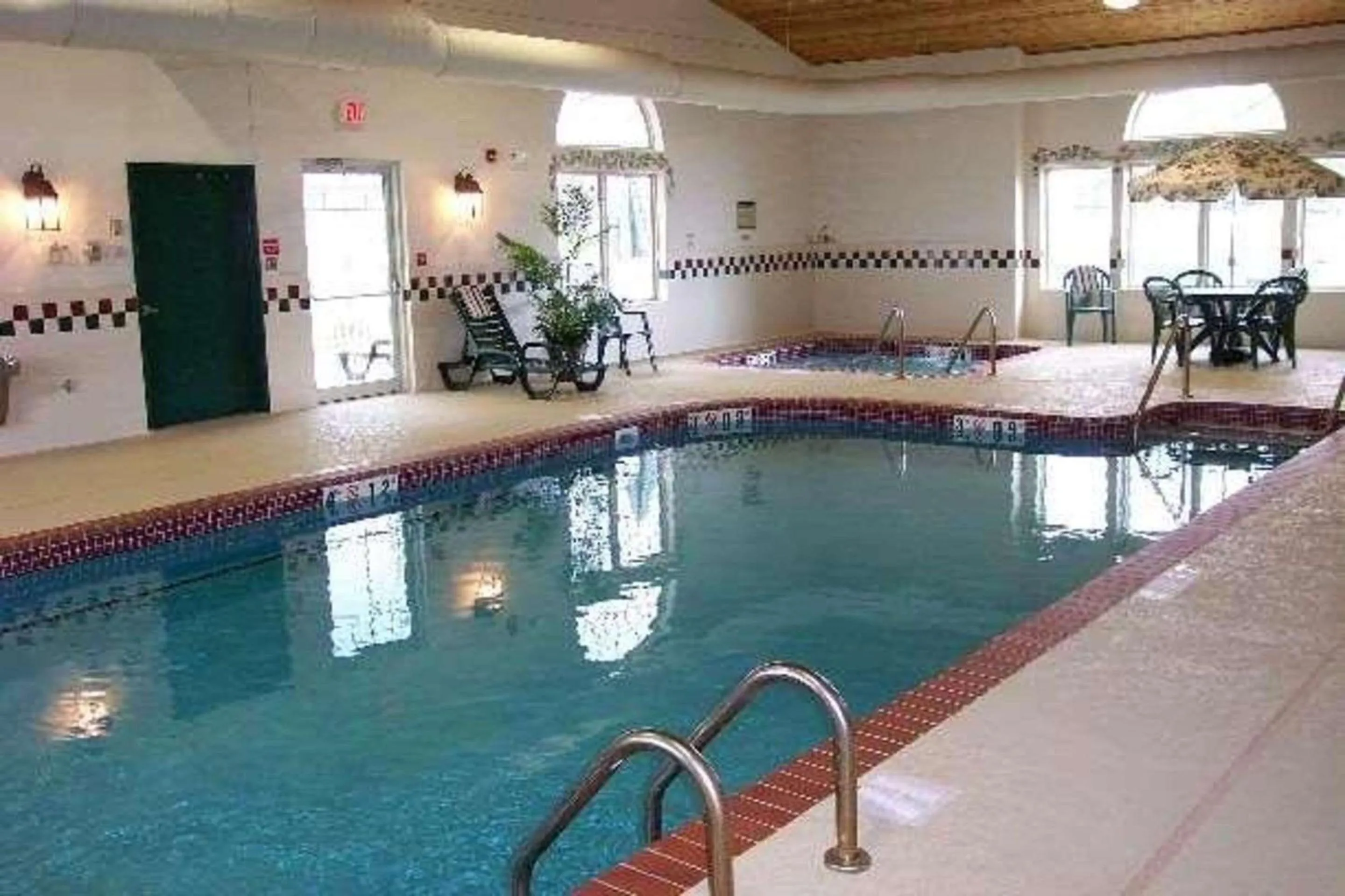 Swimming pool in Country Inn & Suites by Radisson, Stockton, IL