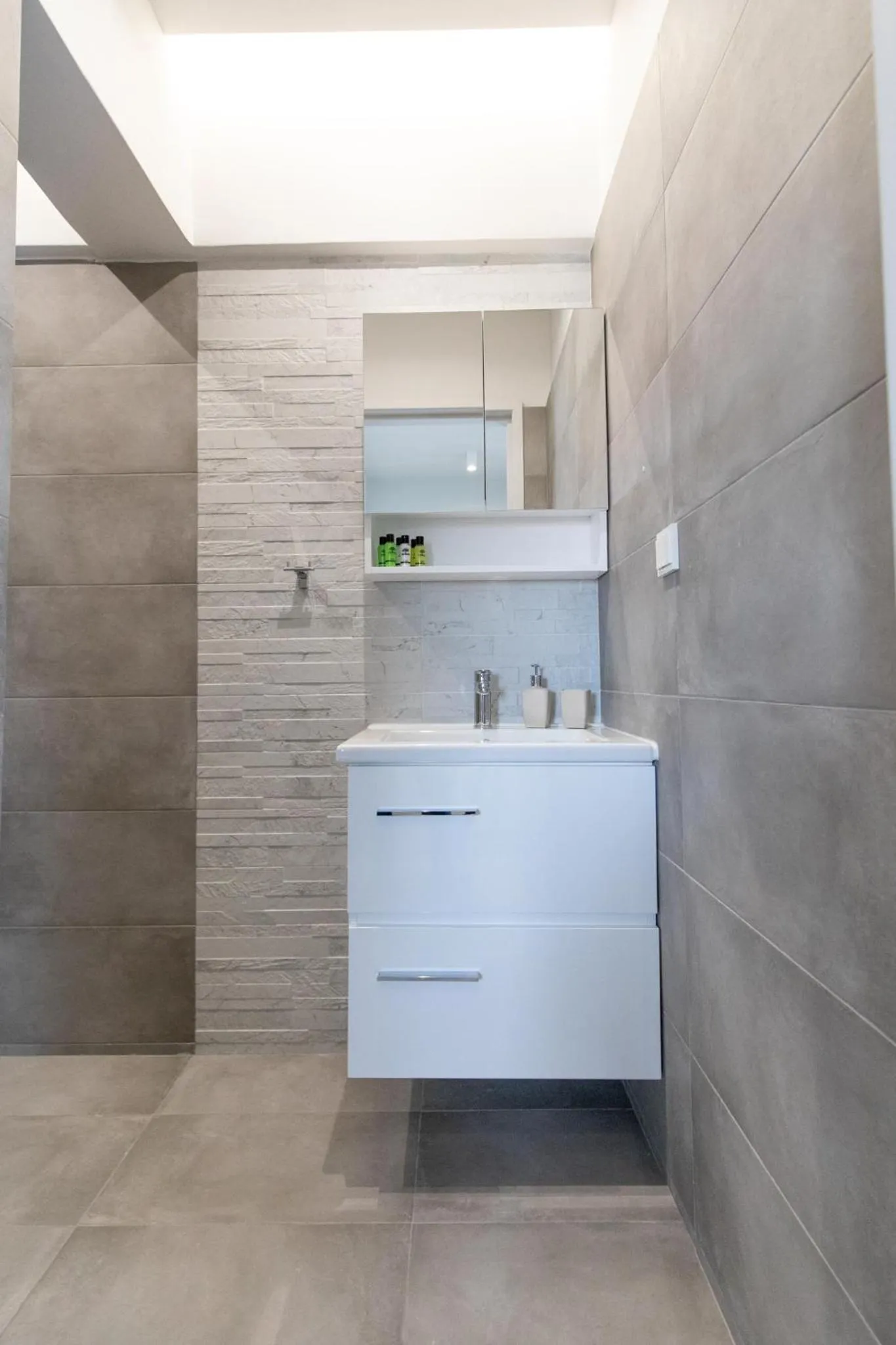 Shower in Akalli Studios