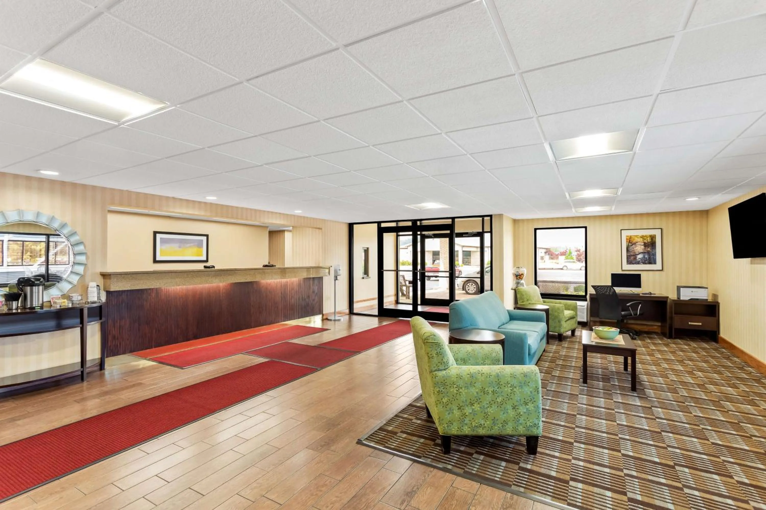 Lobby or reception in SureStay by Best Western Grayson