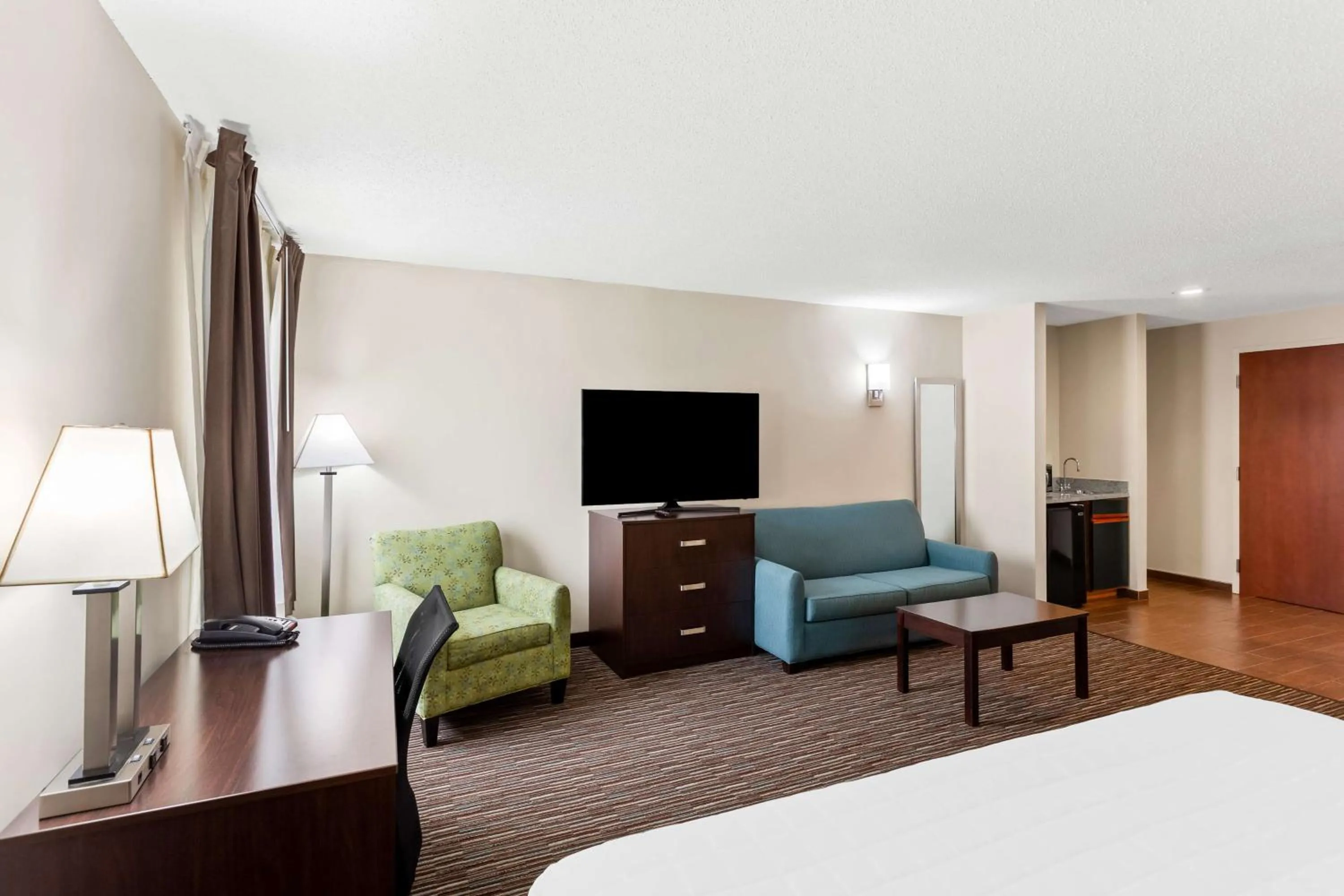Photo of the whole room, Bed in SureStay by Best Western Grayson