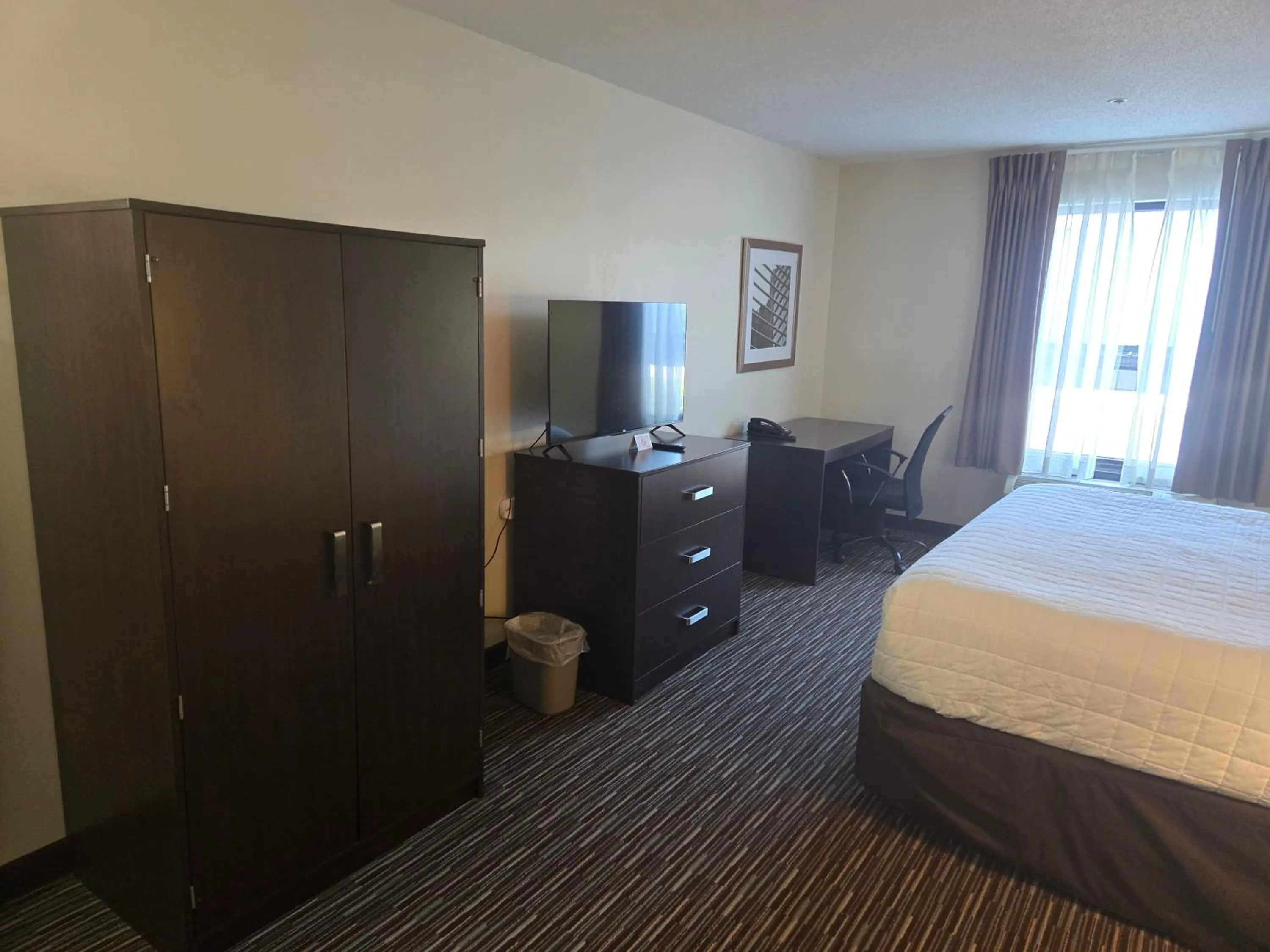 Bed in SureStay by Best Western Grayson