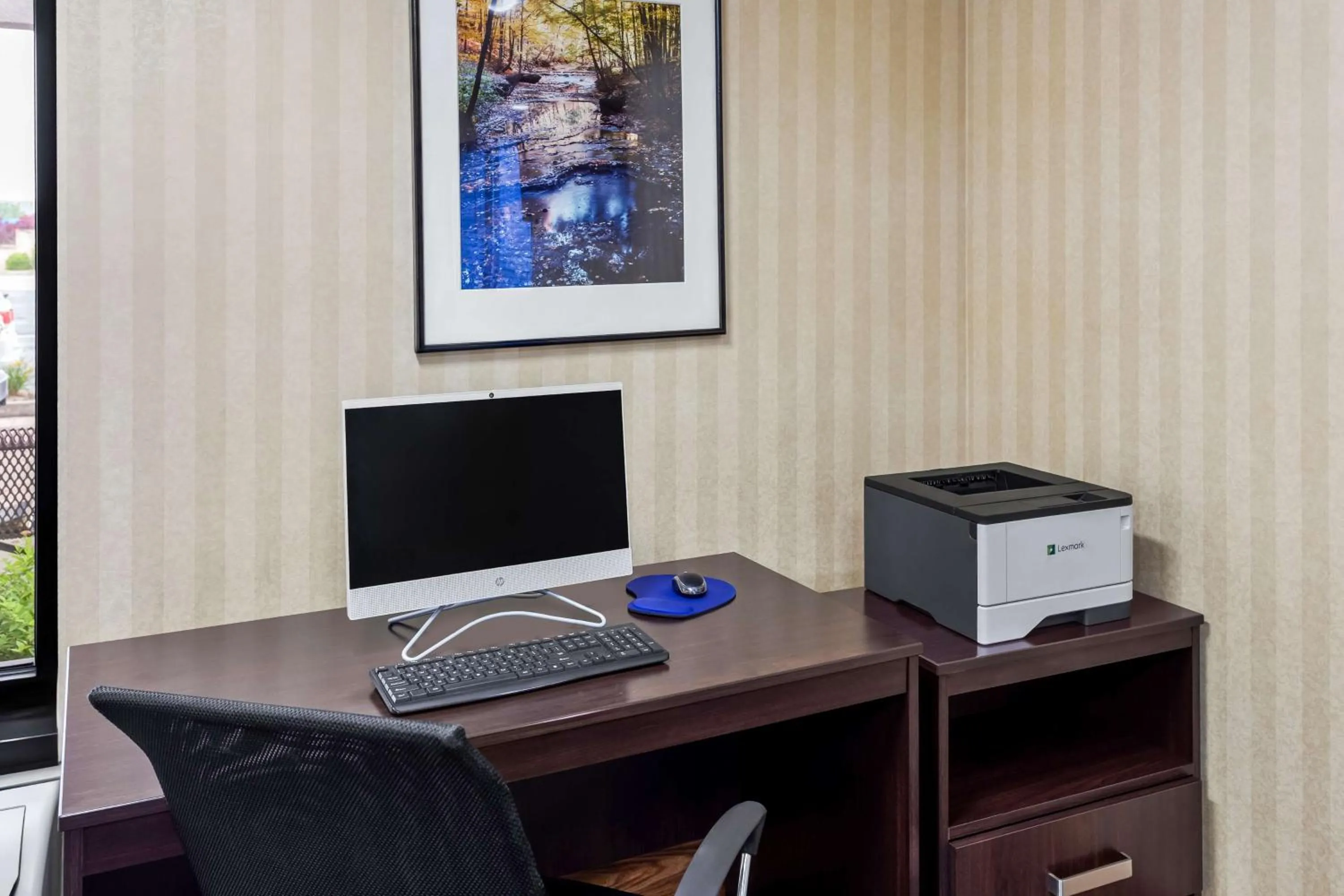 Business facilities in SureStay by Best Western Grayson