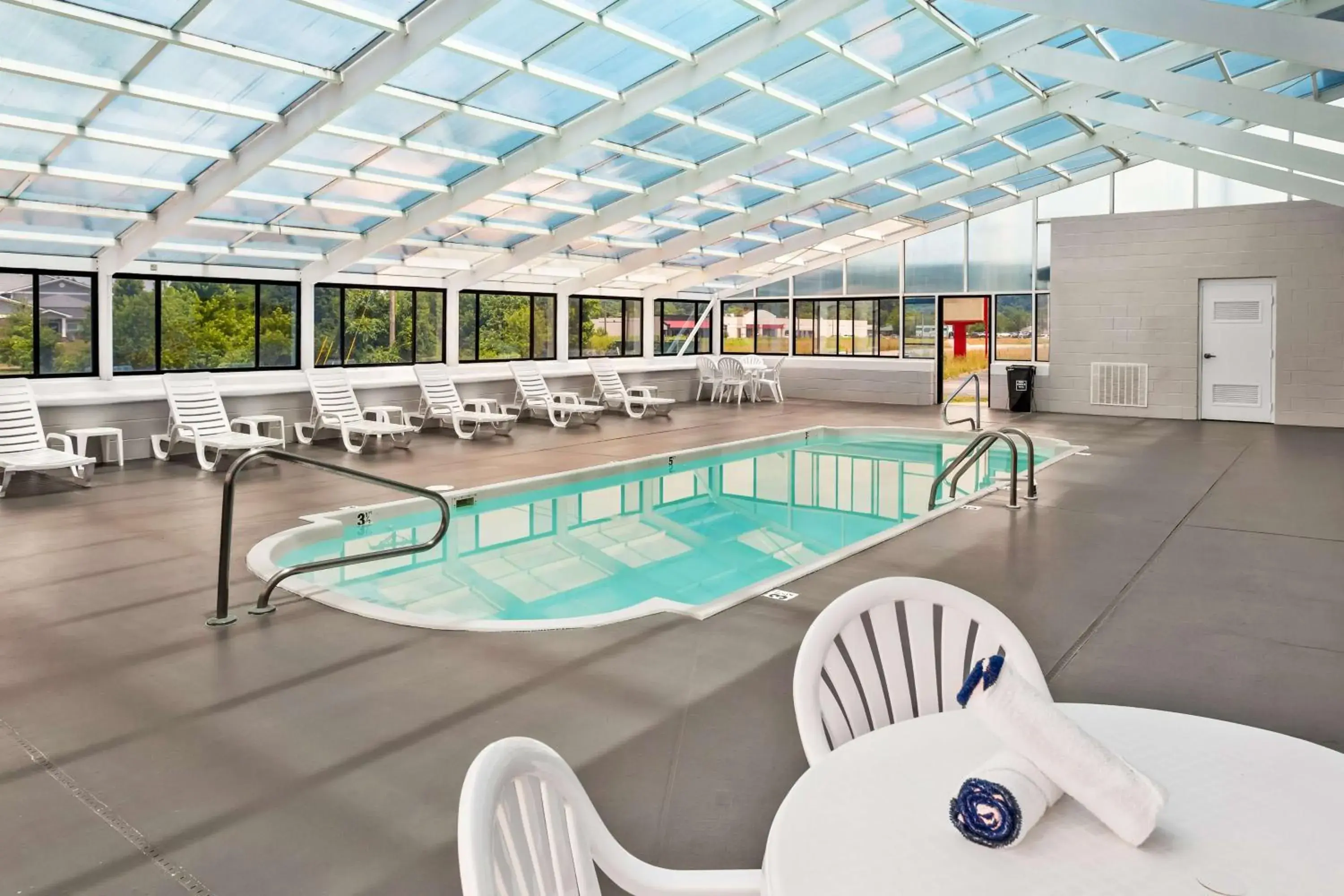 Pool view in SureStay by Best Western Grayson Pool view in SureStay by Best Western Grayson