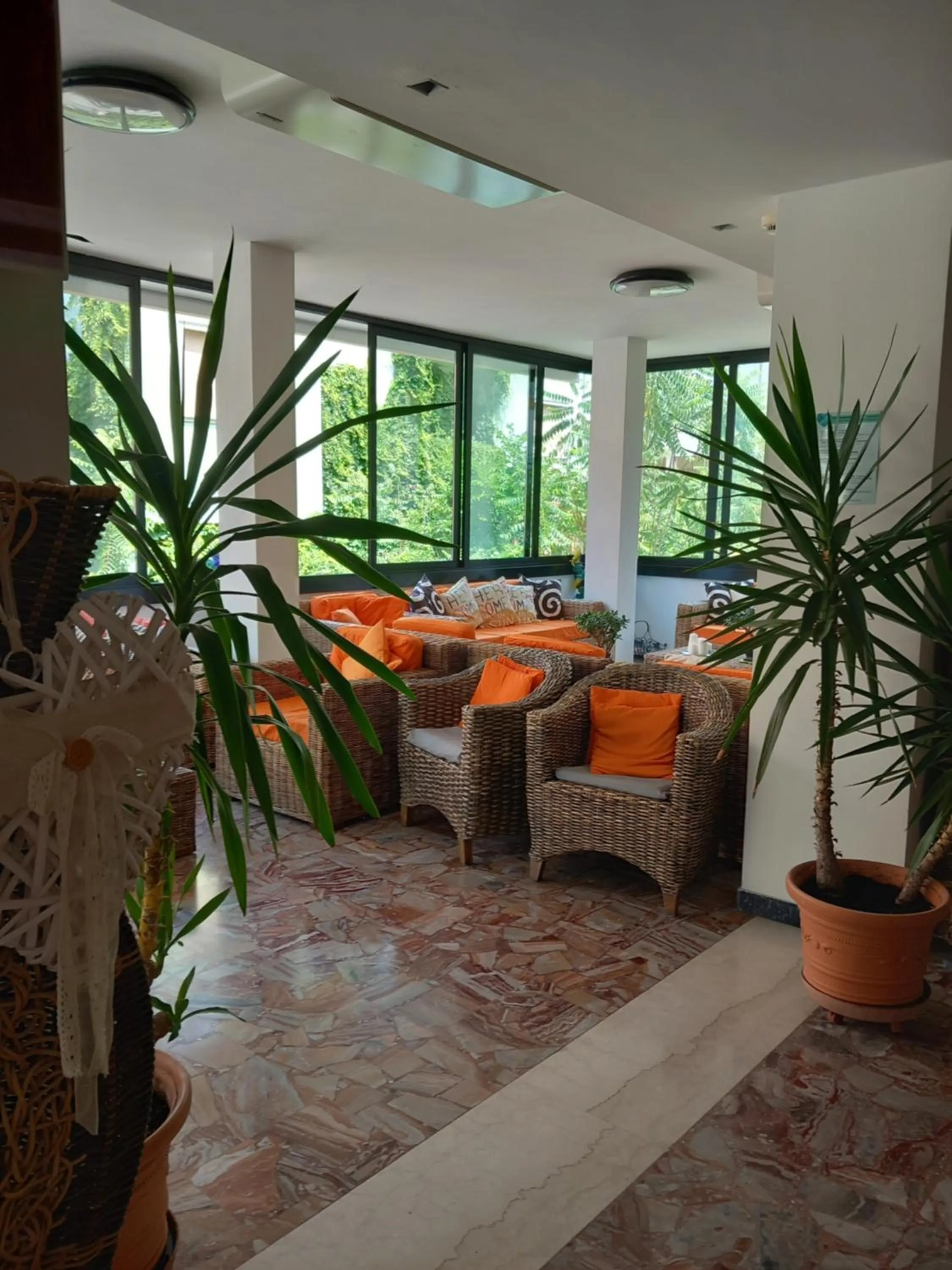 Communal lounge/ TV room in Hotel Alaska