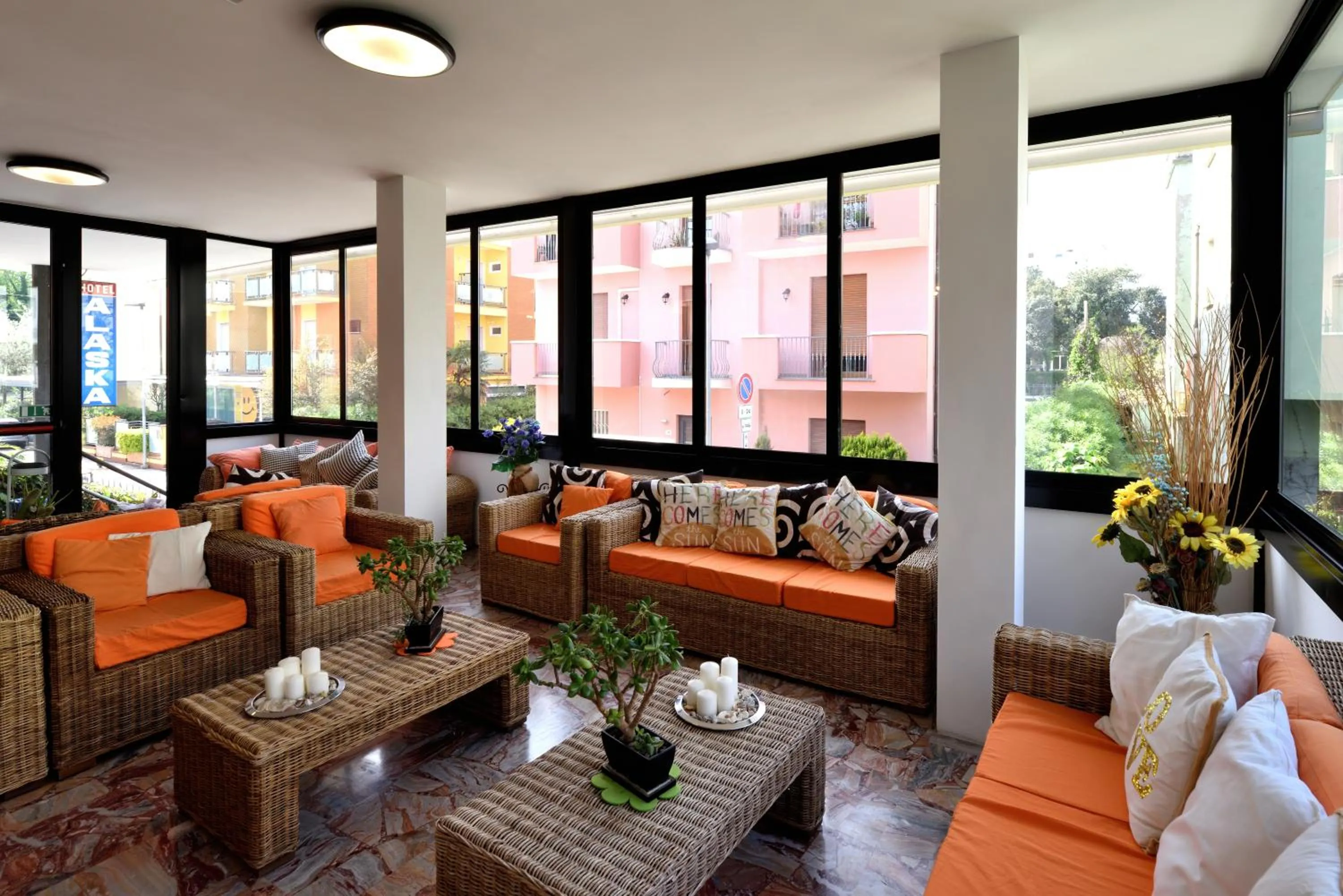 Communal lounge/ TV room in Hotel Alaska