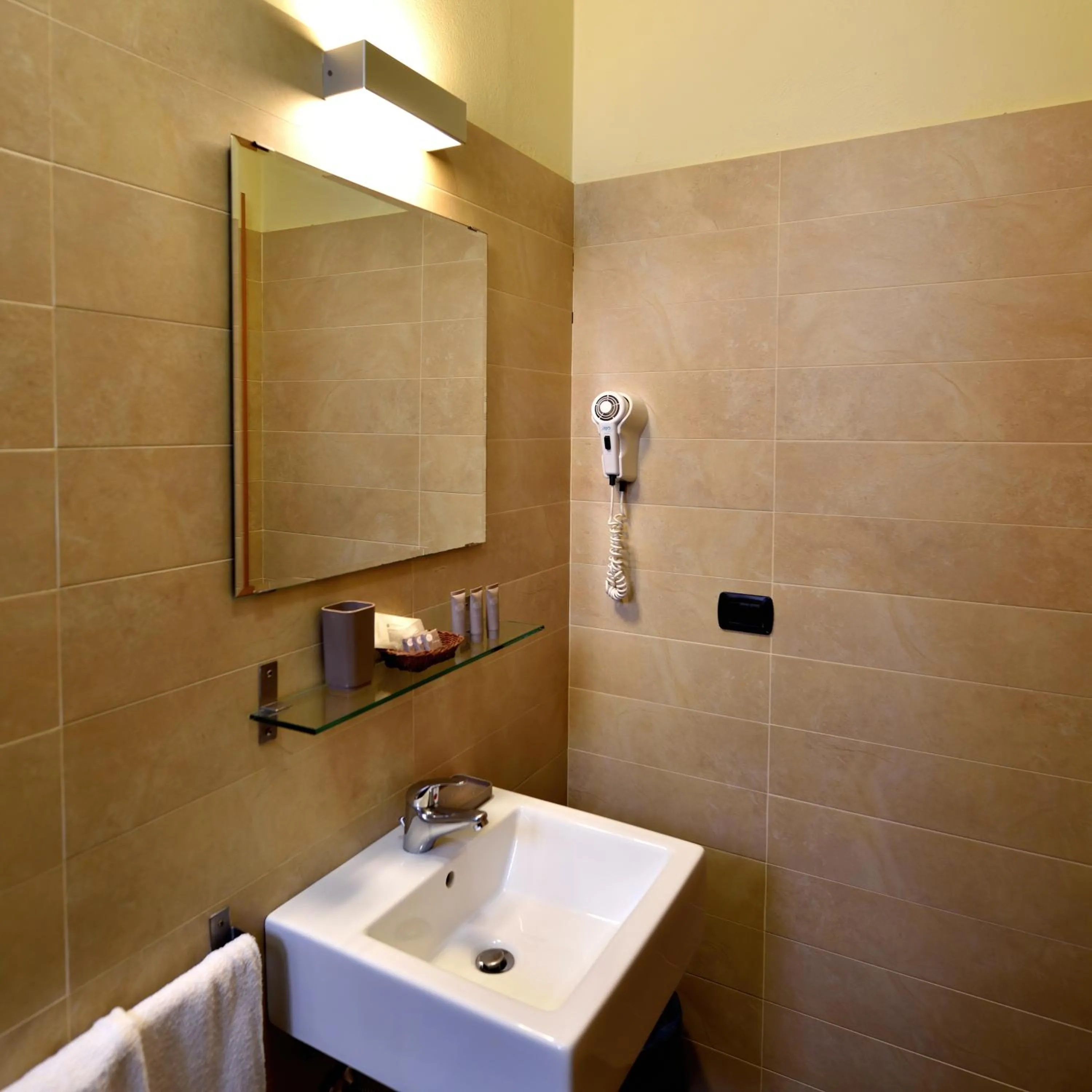 Shower in Hotel Alaska