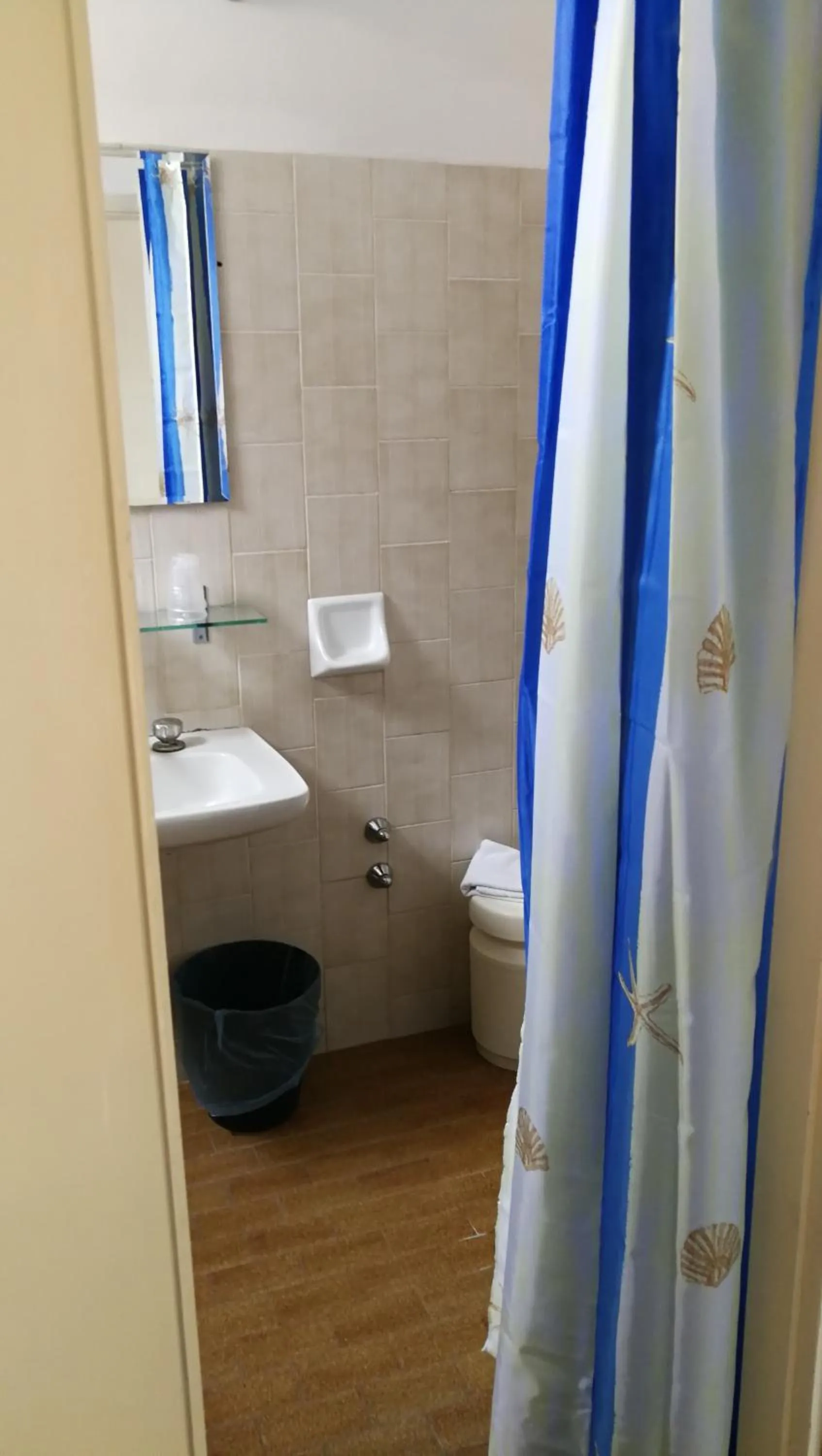 Shower in Hotel Alaska