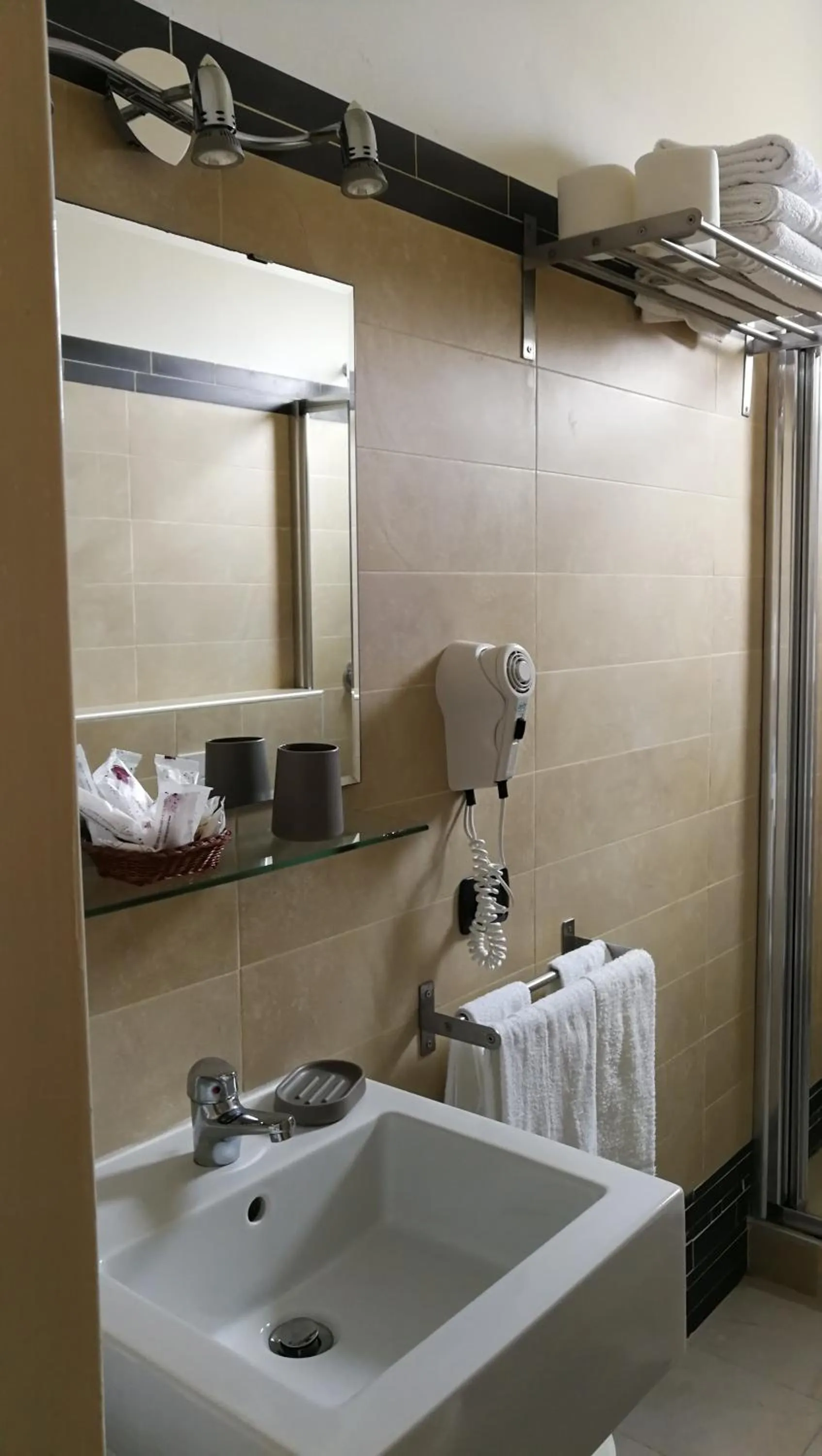 Shower in Hotel Alaska