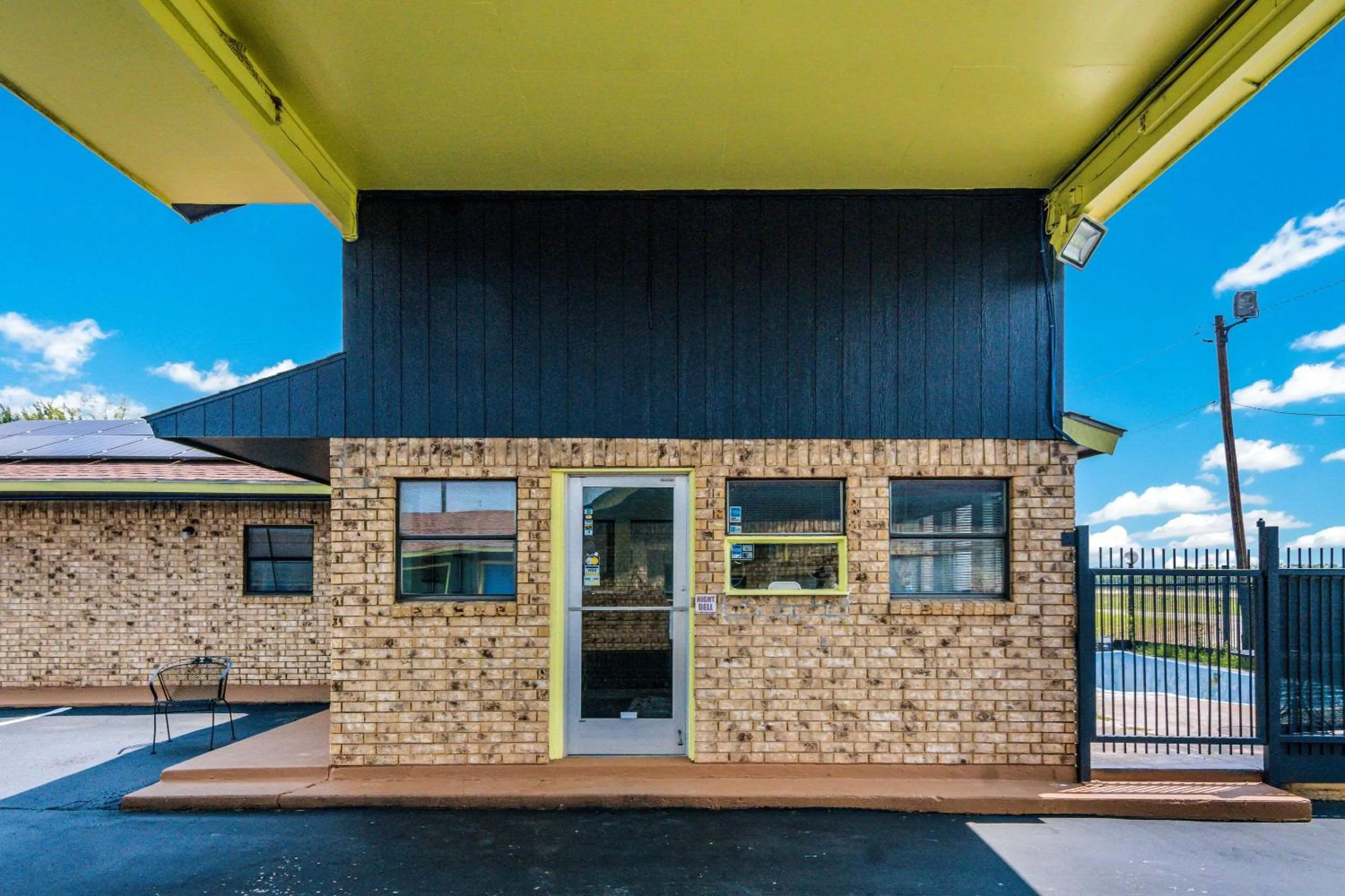 Property building in Rodeway Inn Ranger I-20