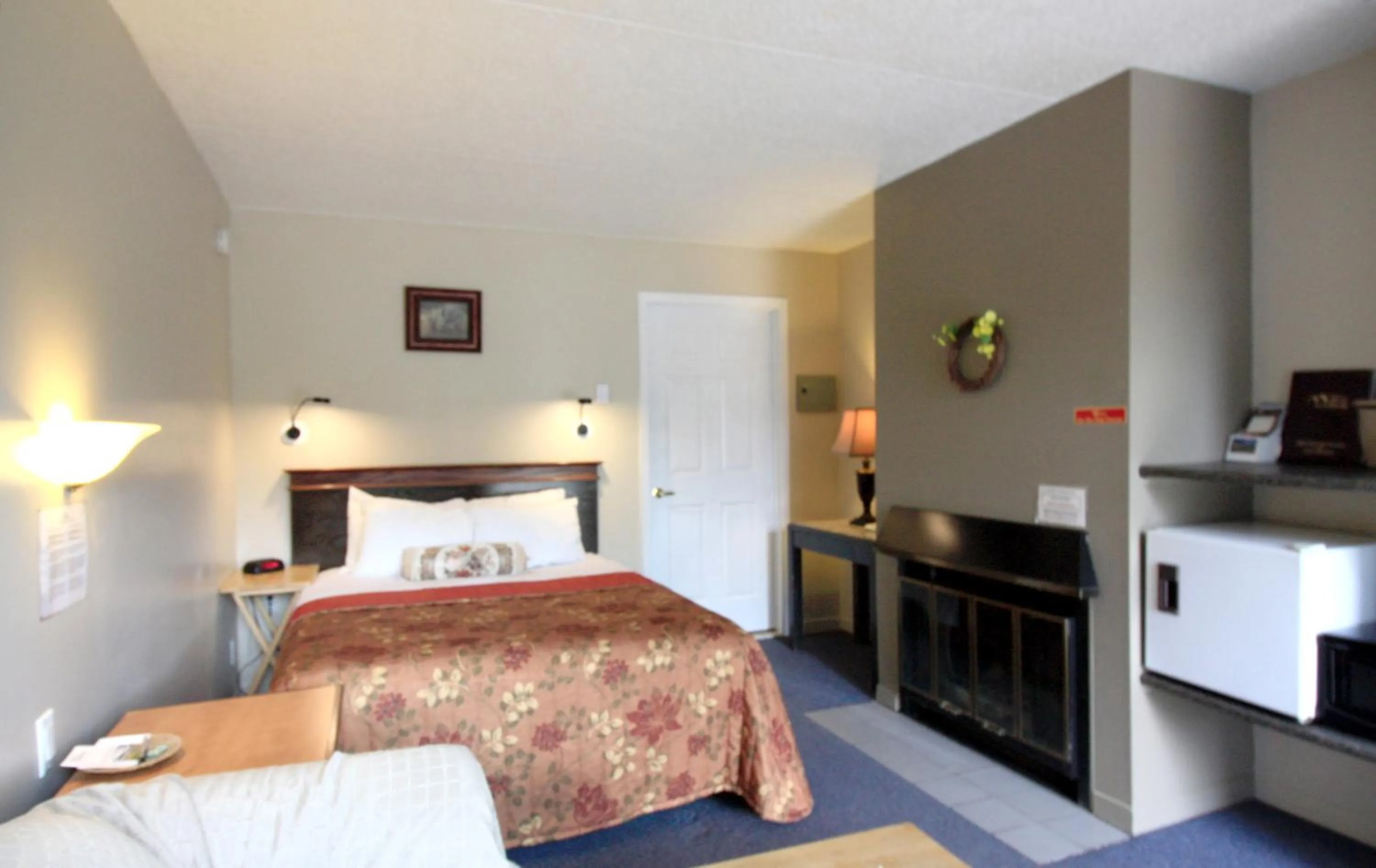 Photo of the whole room, Bed in Motel Le JoliBourg