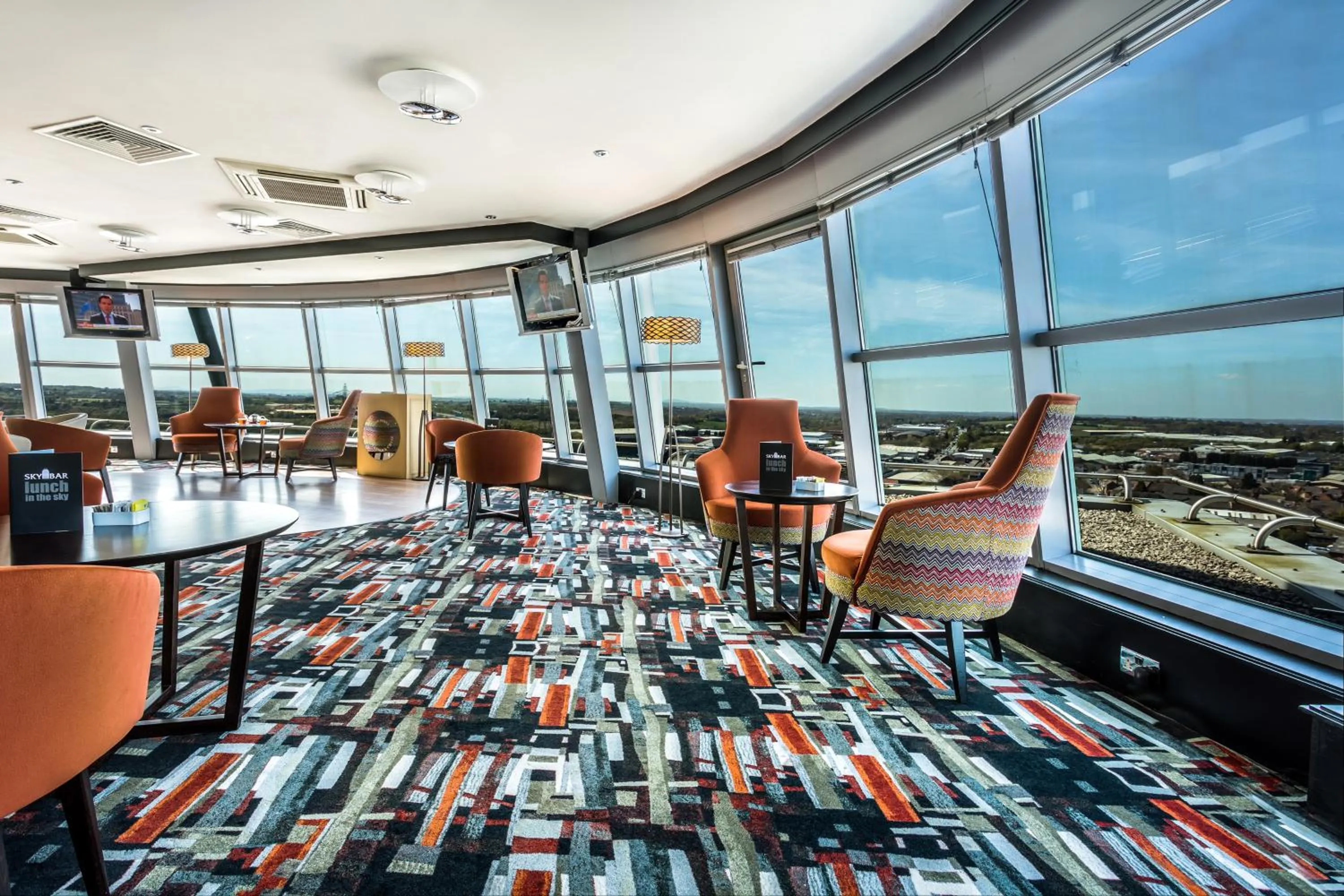 Lounge or bar in Holiday Inn Birmingham North - Cannock by IHG