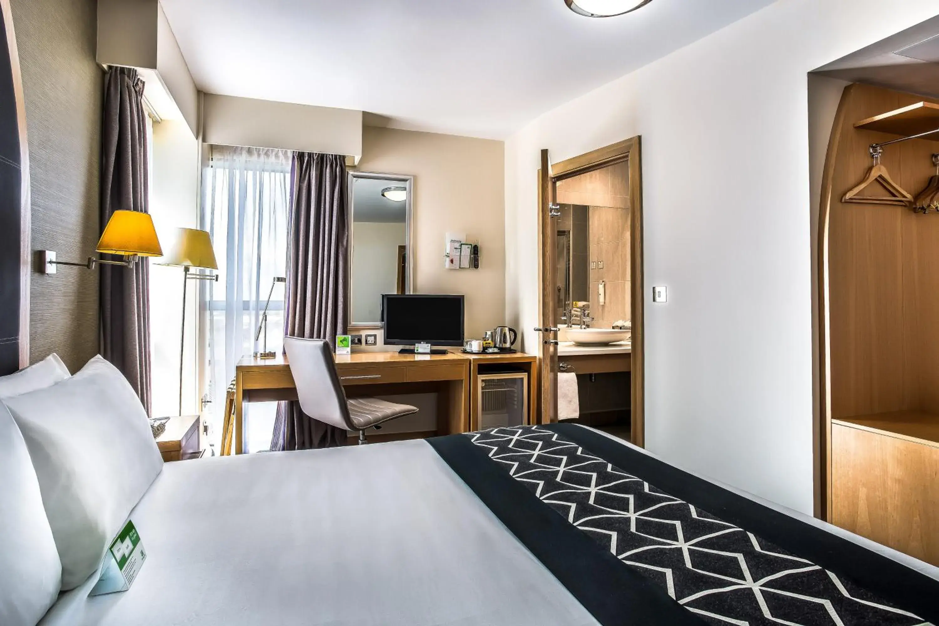 Photo of the whole room, Bed in Holiday Inn Birmingham North - Cannock by IHG Photo of the whole room, Bed in Holiday Inn Birmingham North - Cannock by IHG