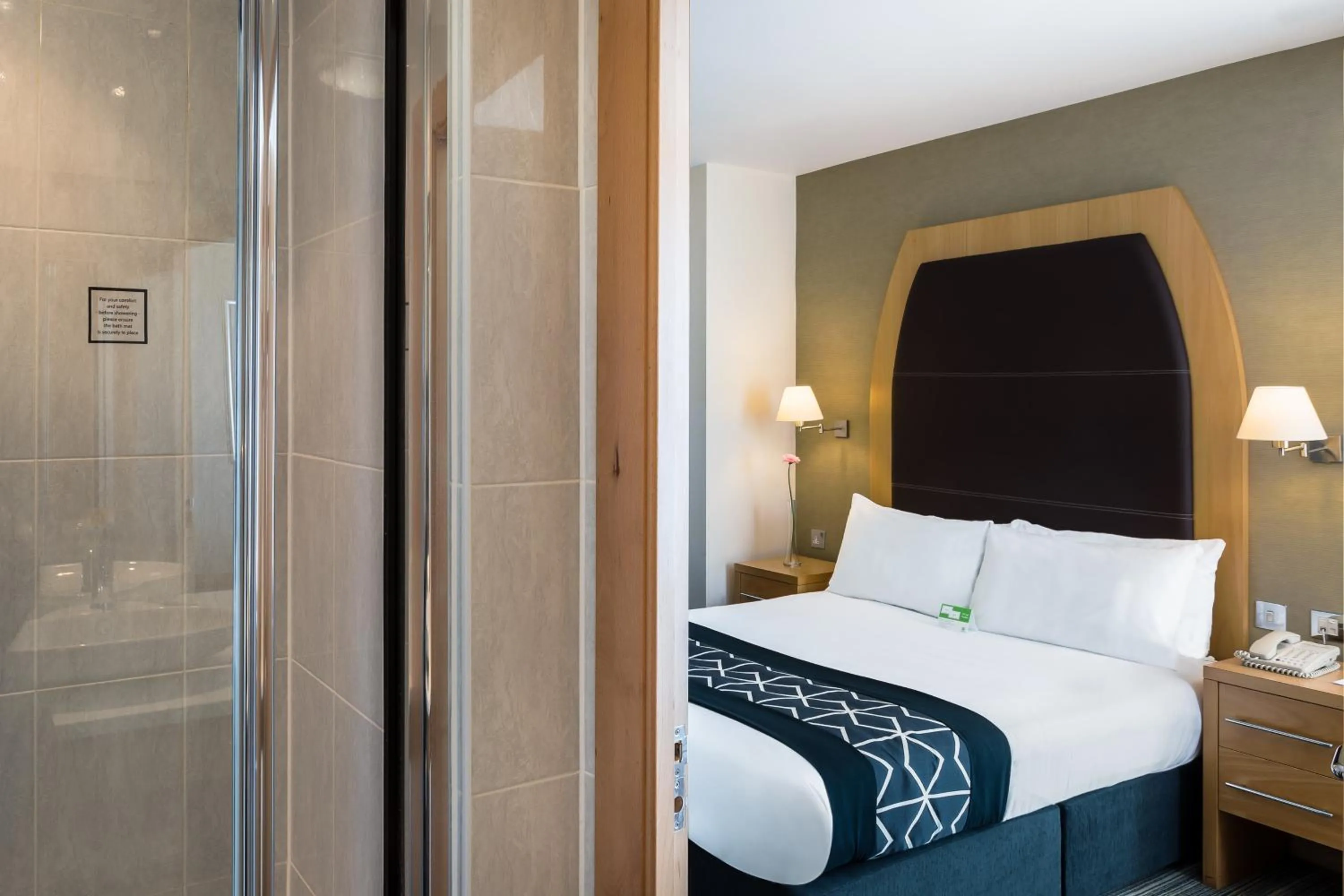 Photo of the whole room, Bed in Holiday Inn Birmingham North - Cannock by IHG