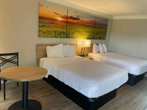 Bed in Days Inn by Wyndham Hillsboro TX