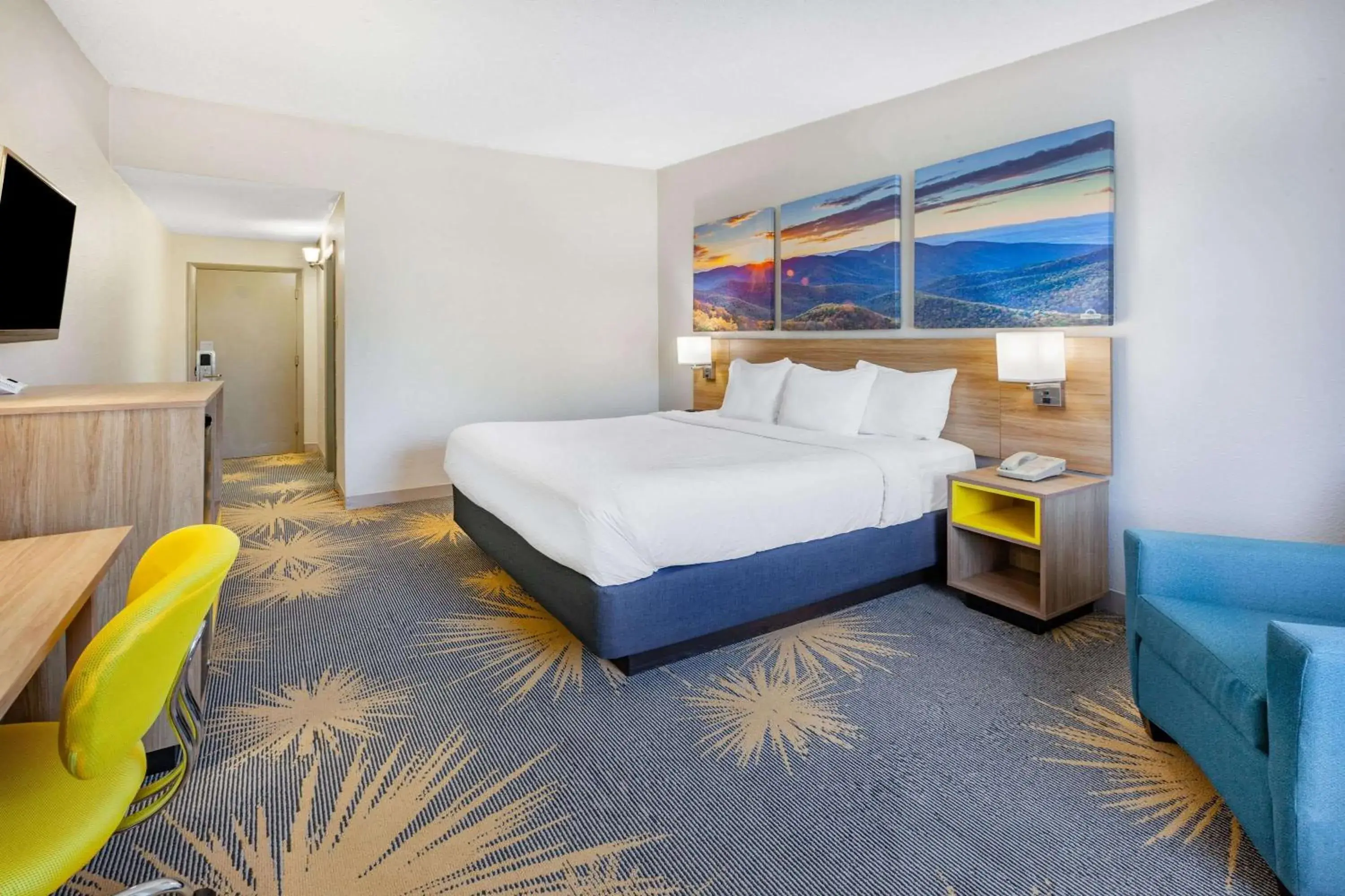 Bedroom, Bed in Days Inn by Wyndham Roanoke Hollins Near I-81 Bedroom, Bed in Days Inn by Wyndham Roanoke Hollins Near I-81