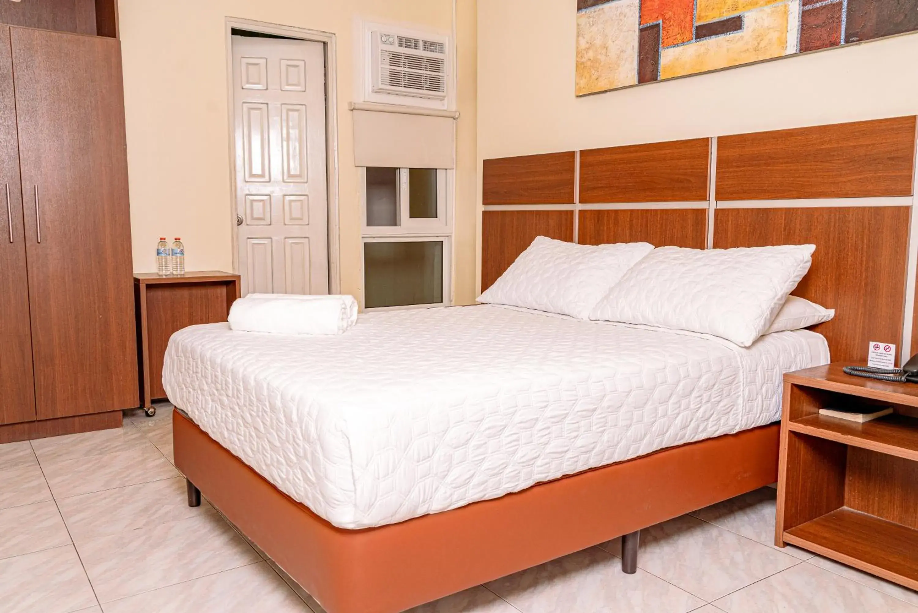 Inner courtyard view, Bed in Hotel Benidorm Panama Inner courtyard view, Bed in Hotel Benidorm Panama