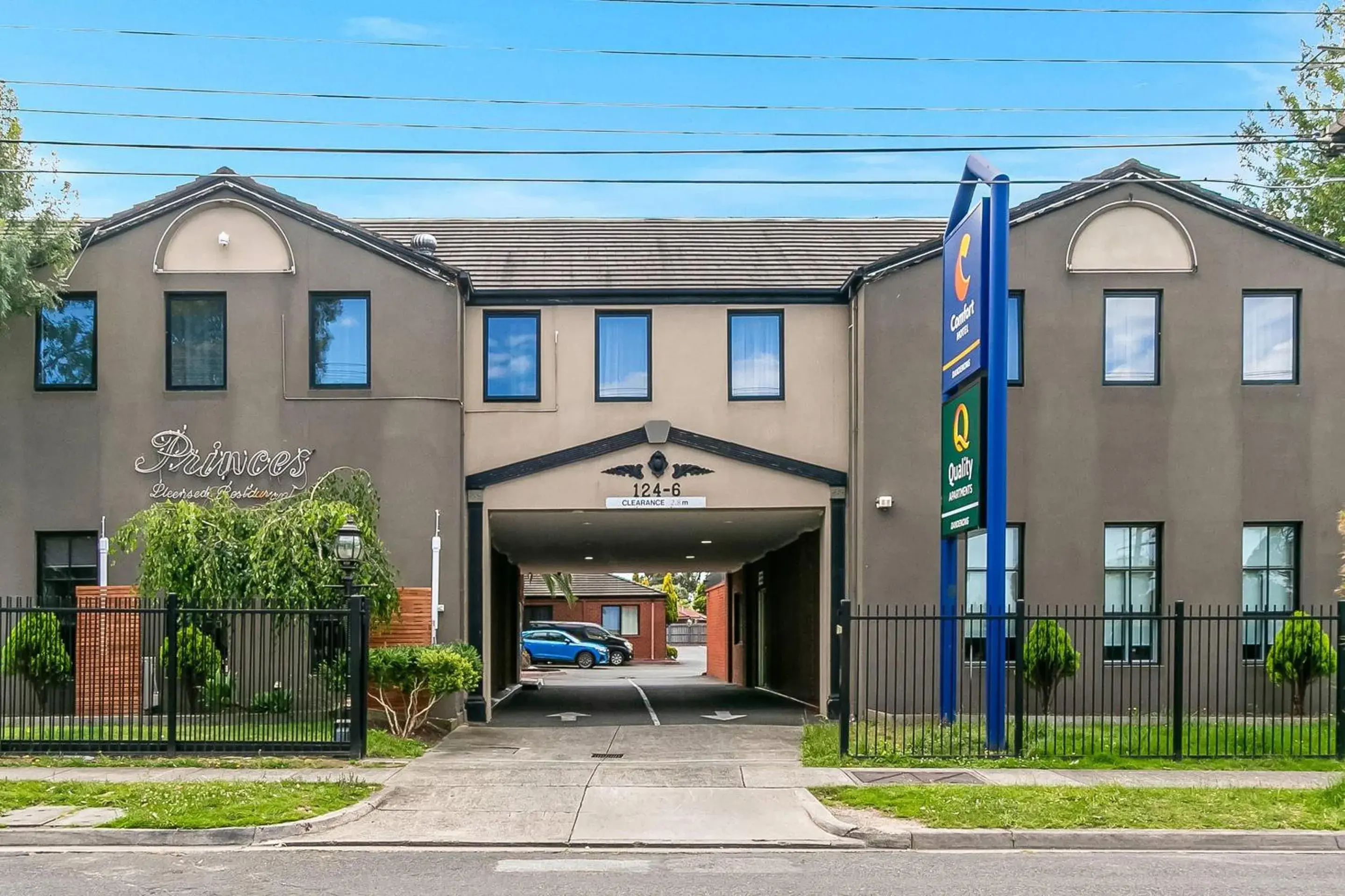 Property building in Comfort Hotel Dandenong Property building in Comfort Hotel Dandenong