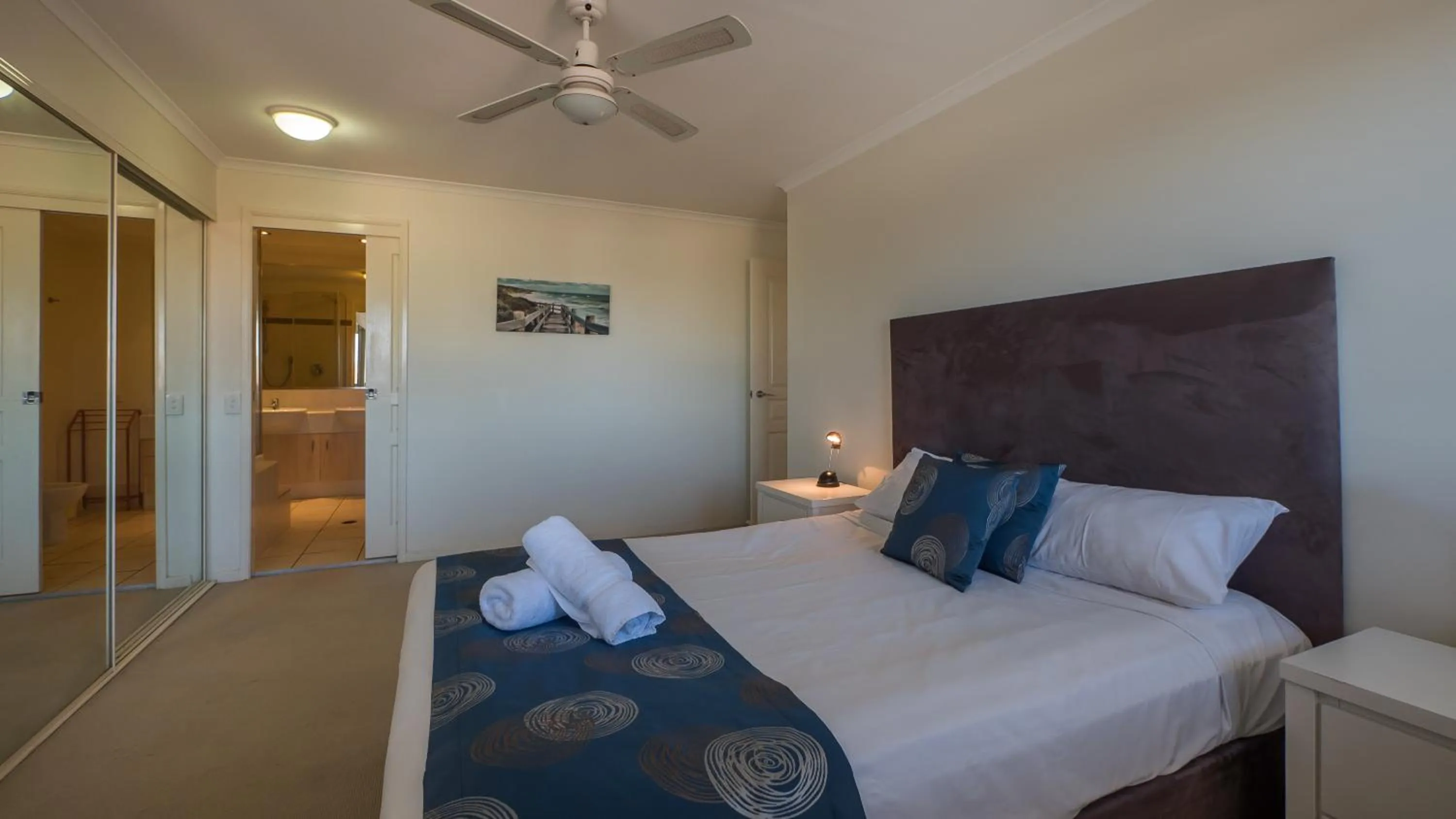 Bathroom, Bed in The Village Holiday Apartments at Burleigh Heads