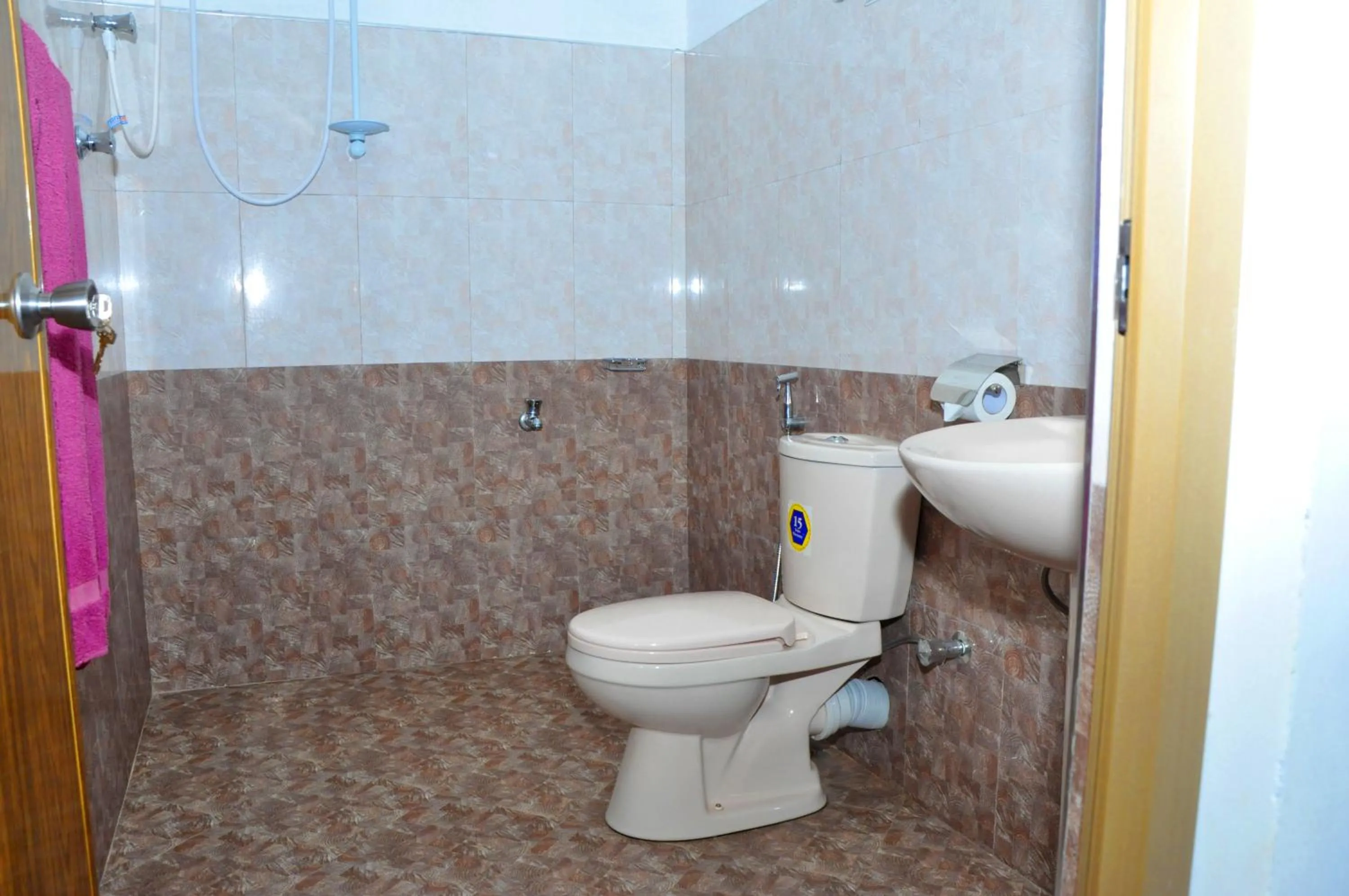 Bathroom in Green Shadows Beach Hotel