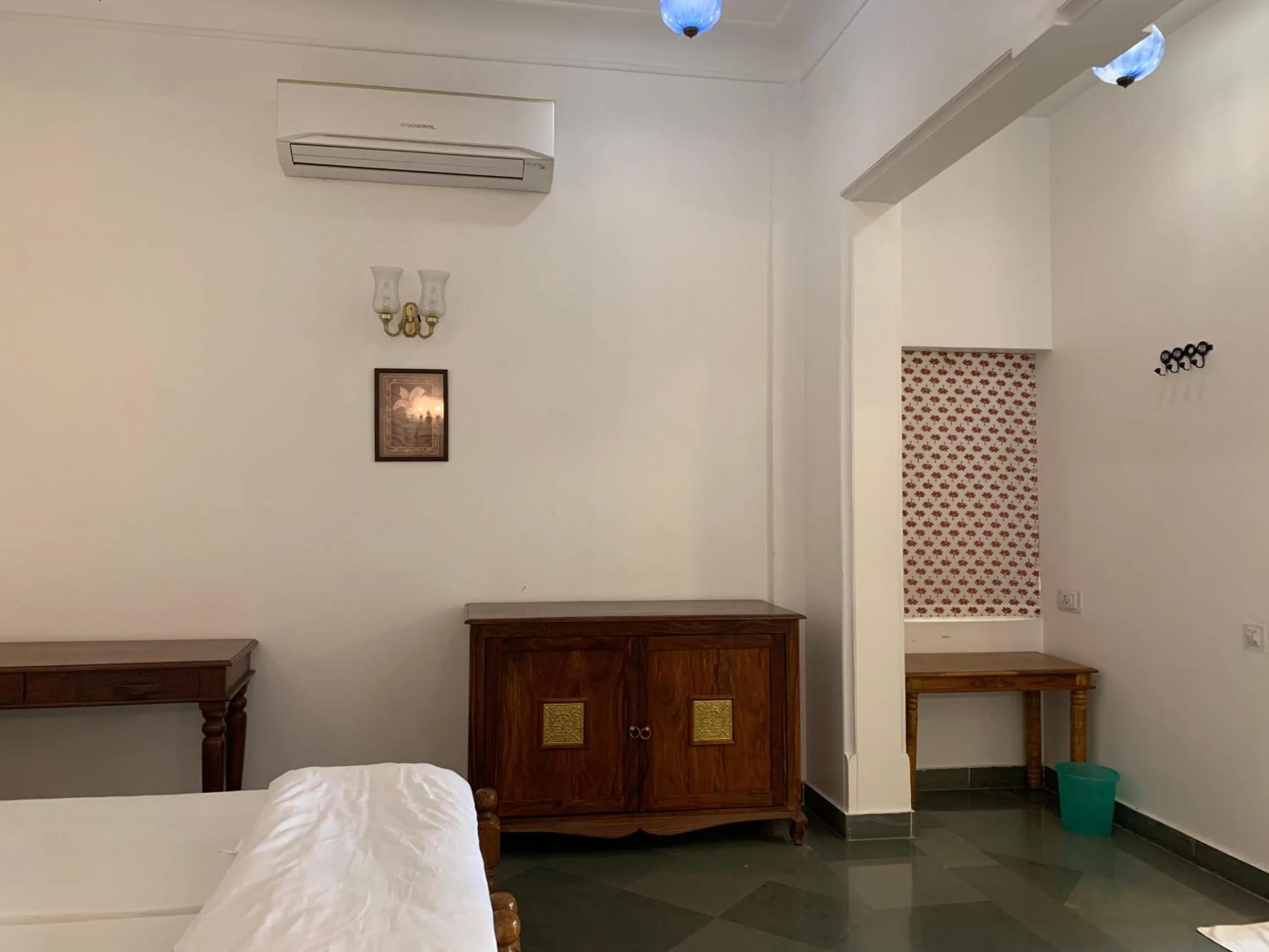 Bed in Aashiya Haveli
