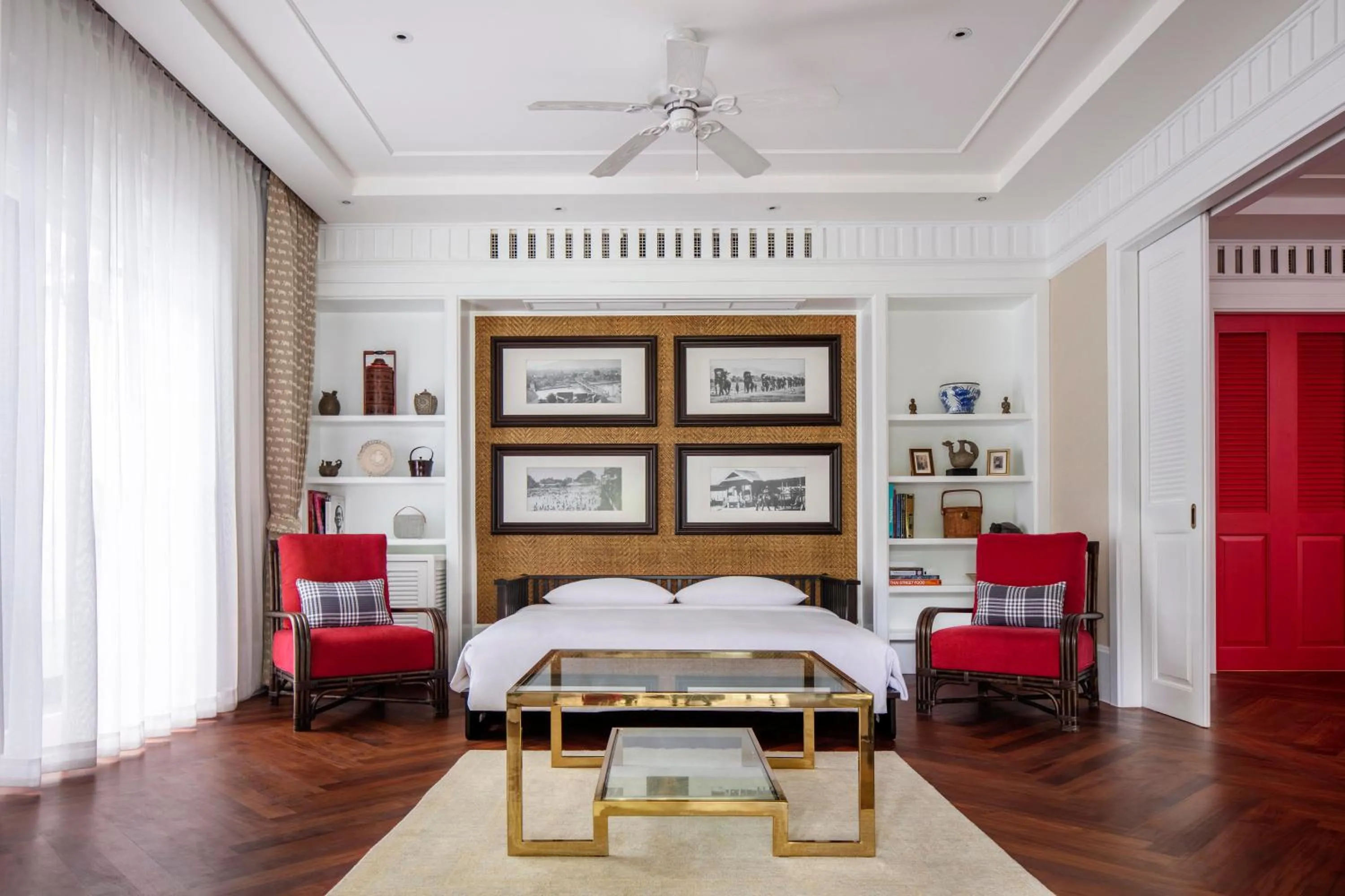 Living room, Bed in 137 Pillars House