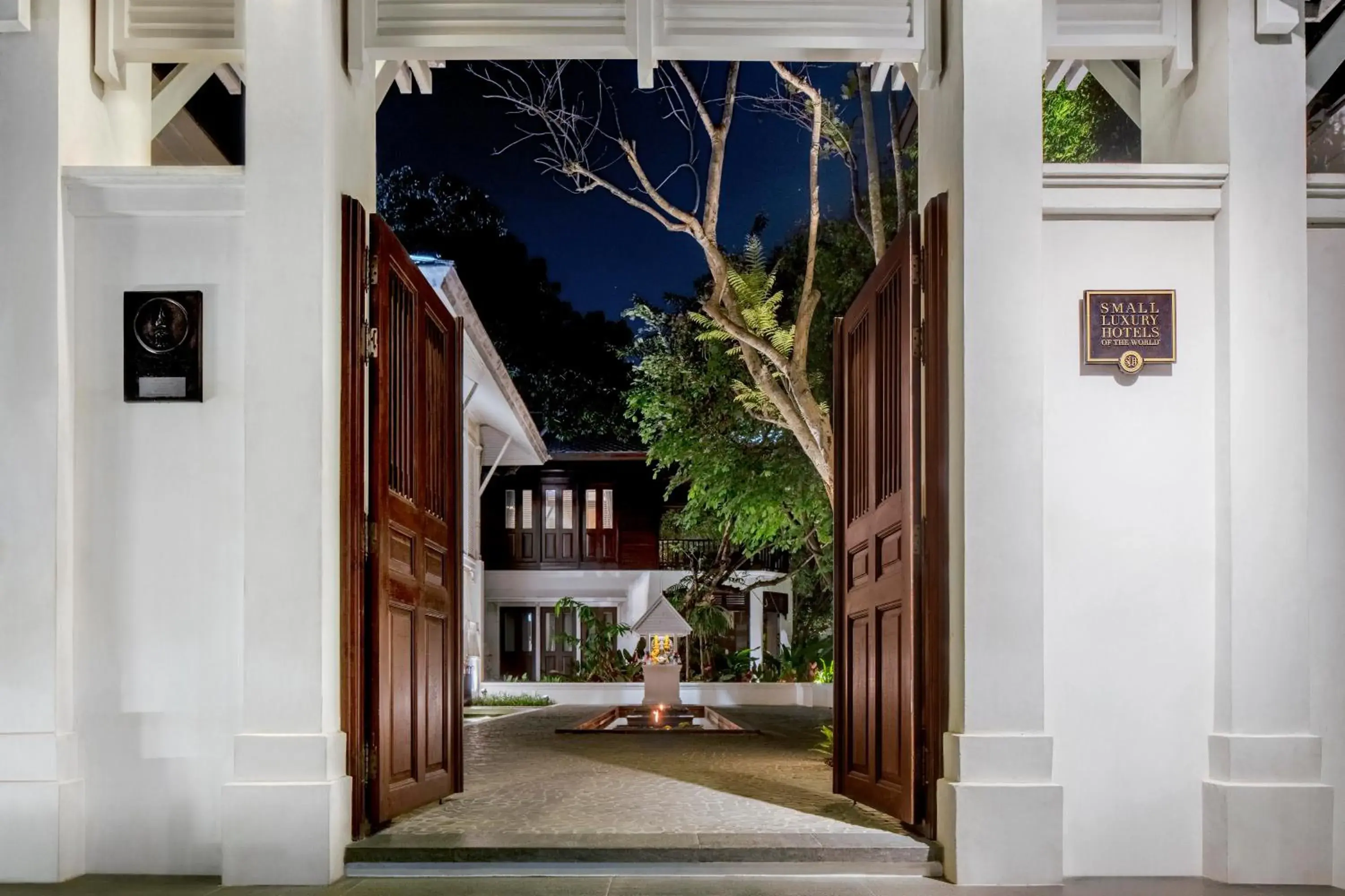 Facade/entrance in 137 Pillars House Facade/entrance in 137 Pillars House