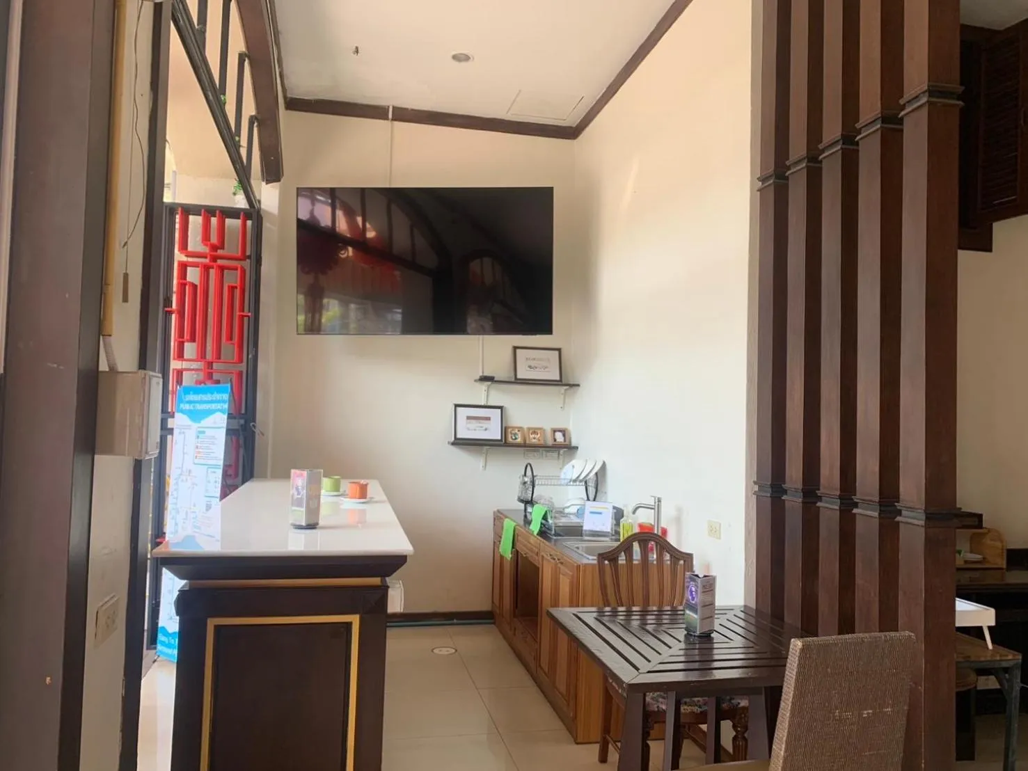 Communal lounge/ TV room in Lub Sbuy Hostel