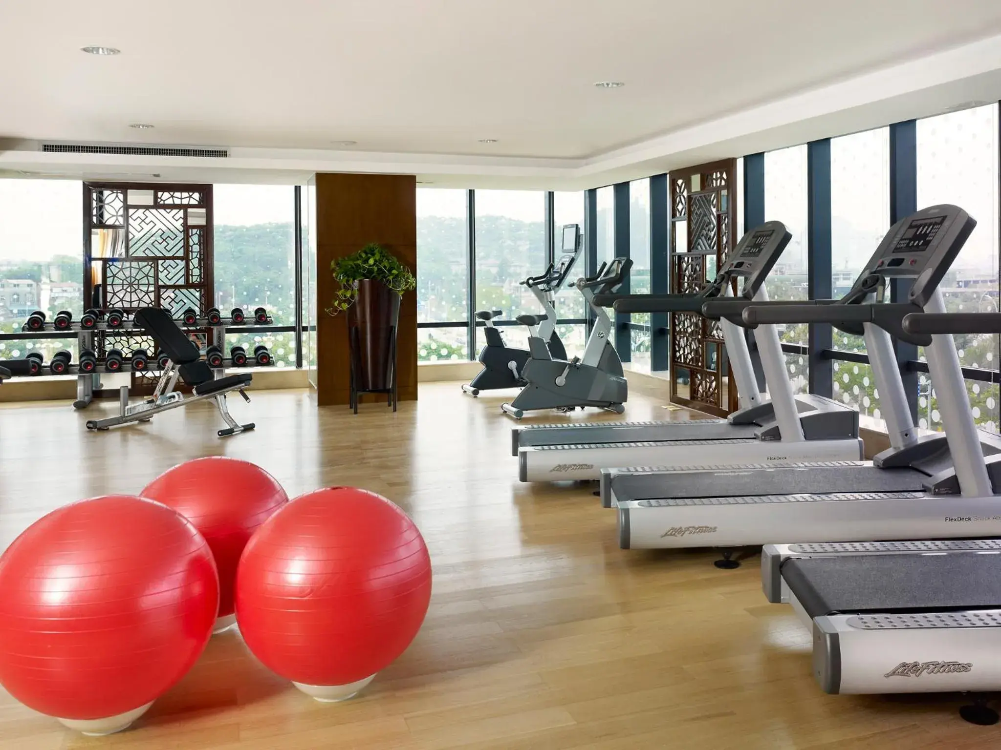 Fitness centre/facilities in Radisson Blu Hotel Liuzhou Fitness centre/facilities in Radisson Blu Hotel Liuzhou