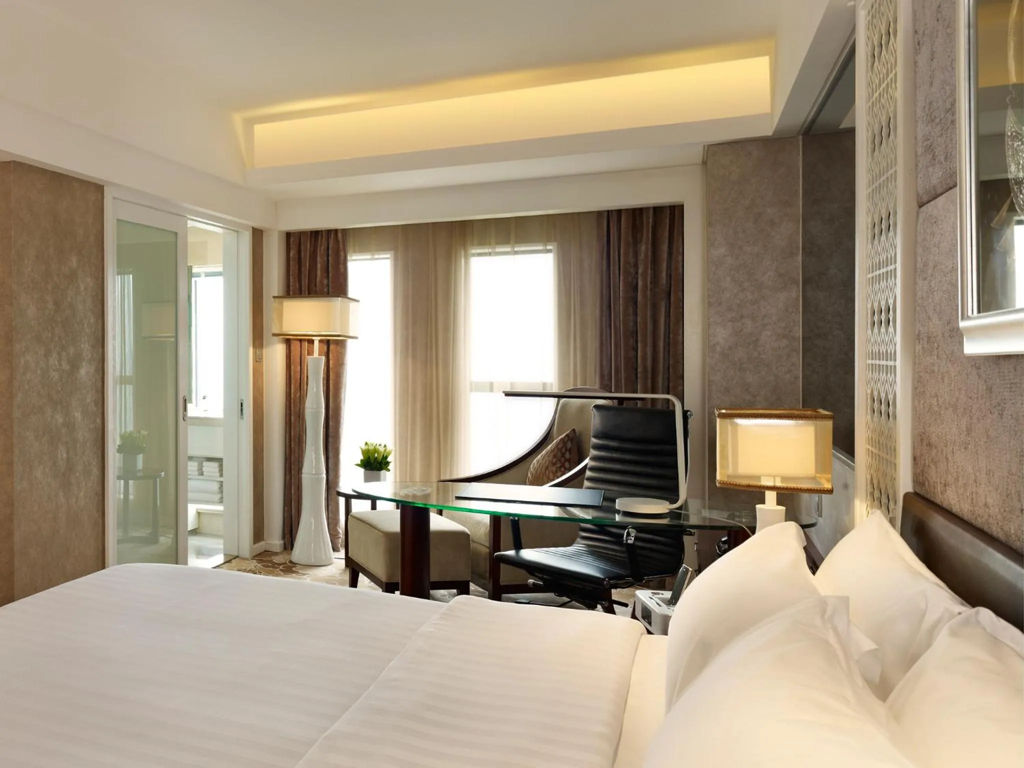 Decorative detail, Bed in Radisson Blu Hotel Liuzhou