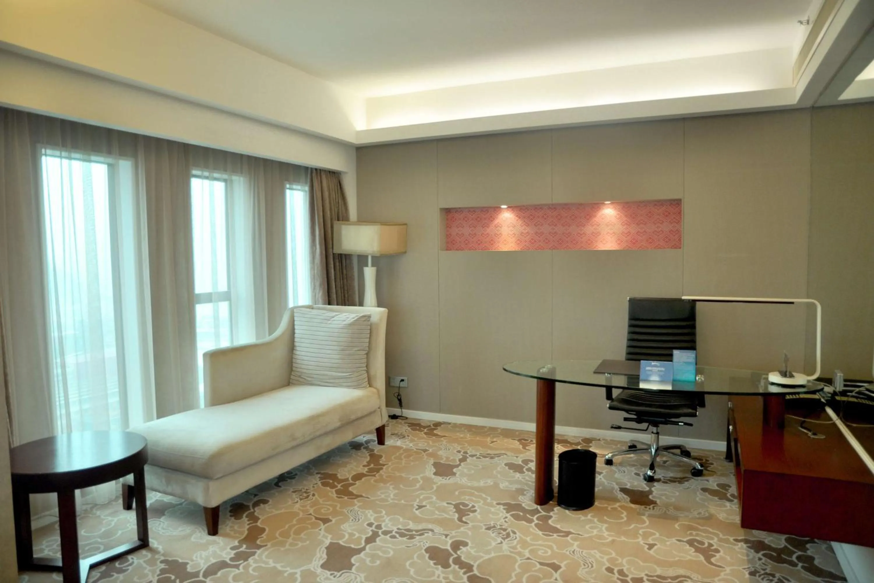 Photo of the whole room, Bed in Radisson Blu Hotel Liuzhou