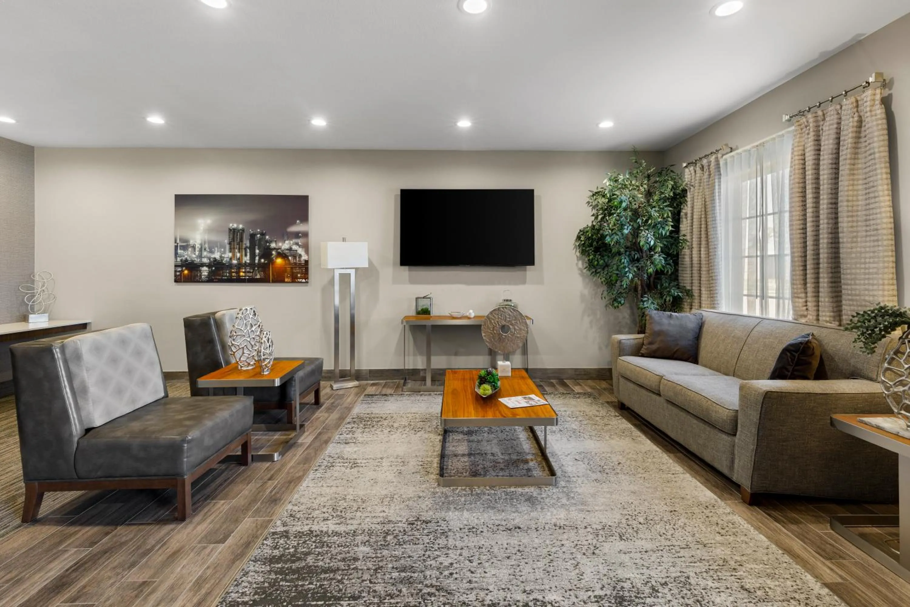 Communal lounge/ TV room in The Mulberry Hotel