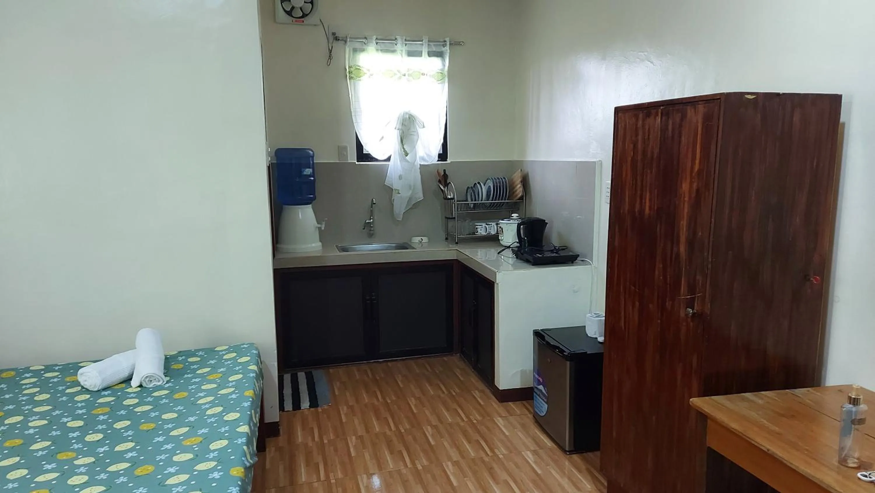 Kitchen or kitchenette in Gardenview Homestay Siargao