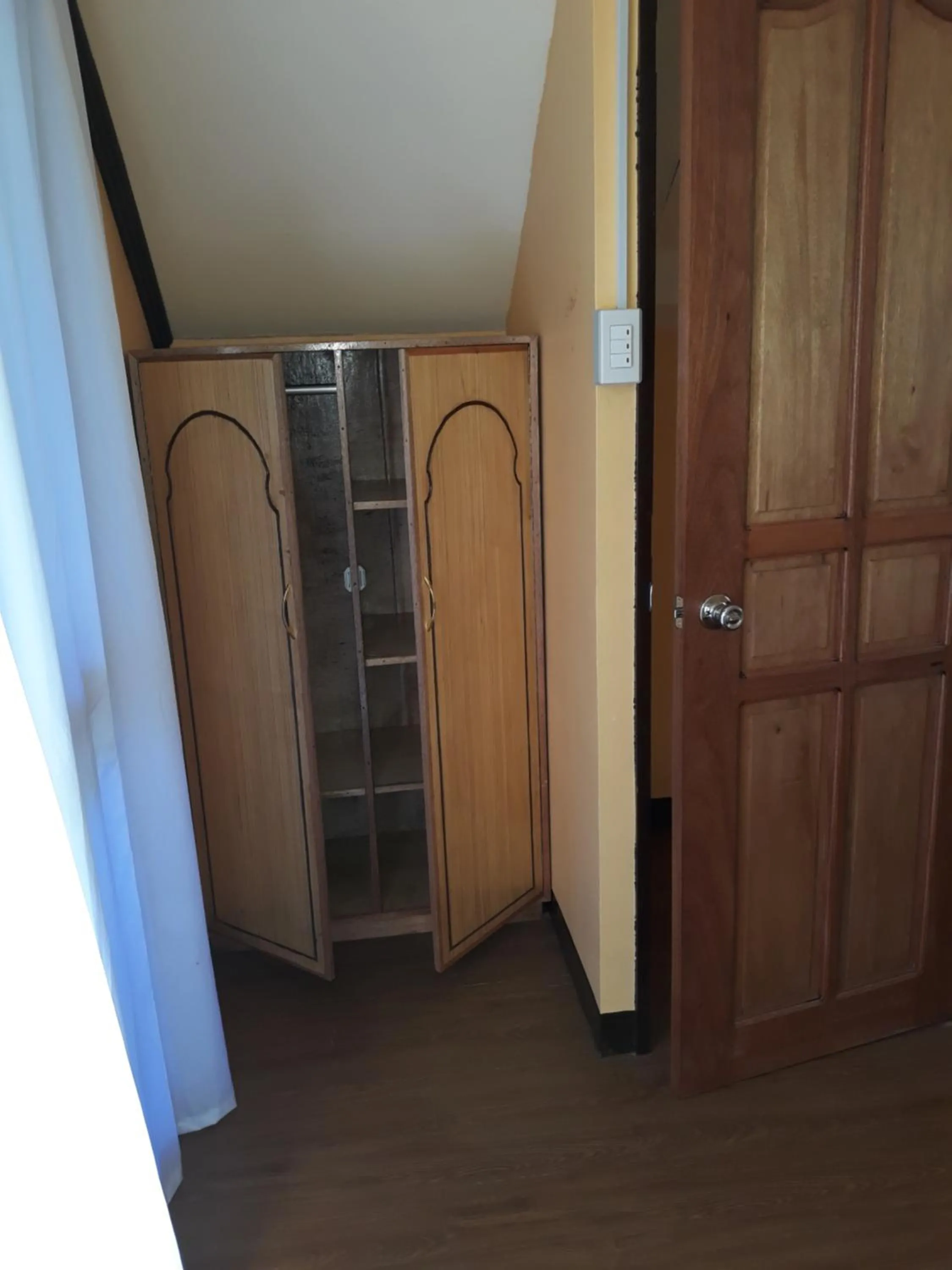 wardrobe in Gardenview Homestay Siargao