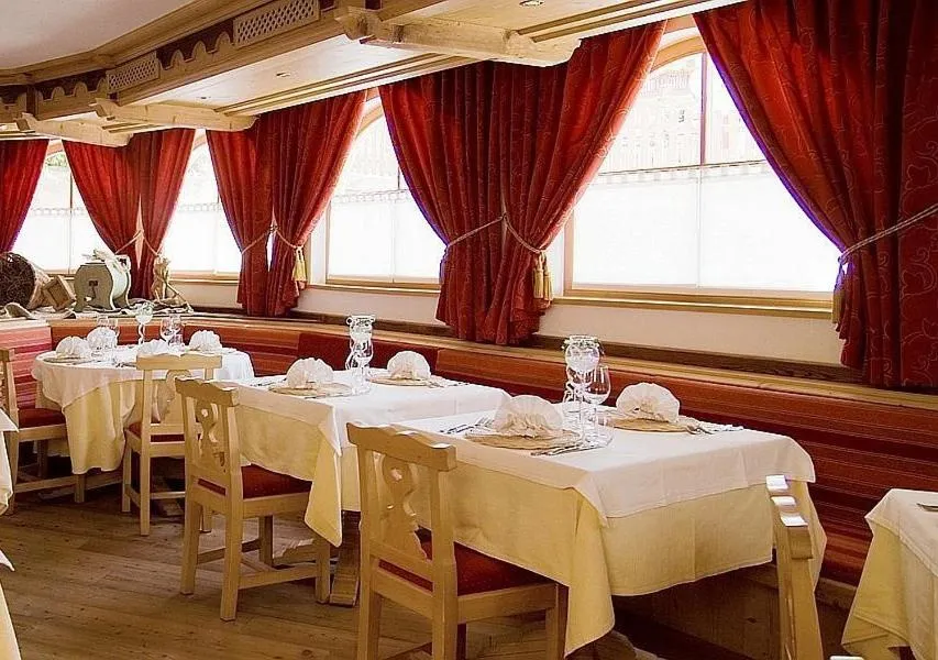 Restaurant/places to eat in Hotel Madonnina Resort And Wellness
