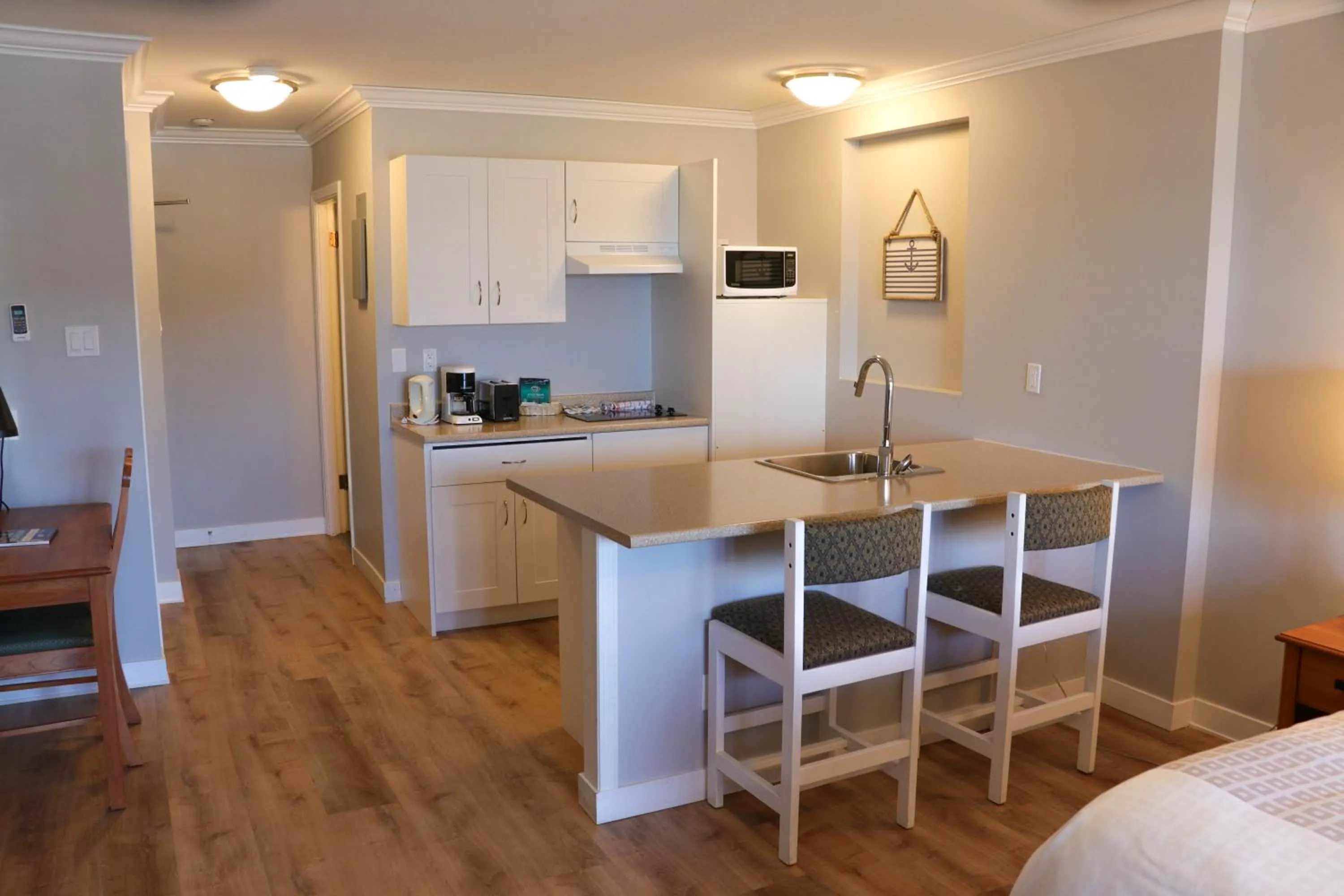 Kitchen or kitchenette in The Waterfront Suites and Marina